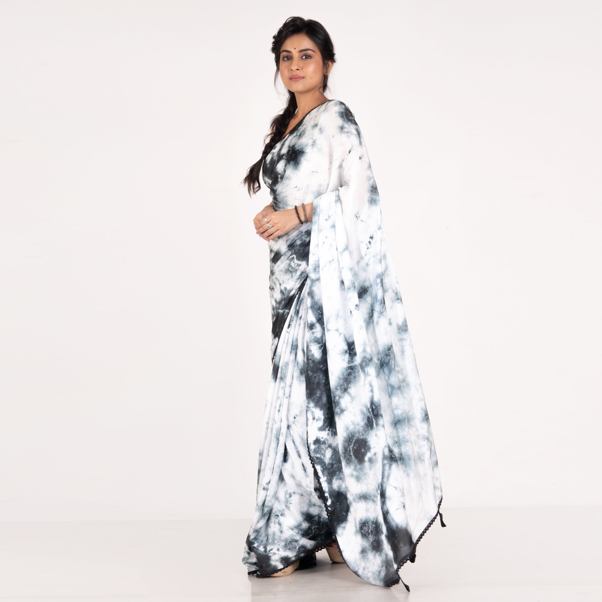 Women's White And Black  Tie And Dye Habutai Silk Saree With Cotton Lace Border - Boveee