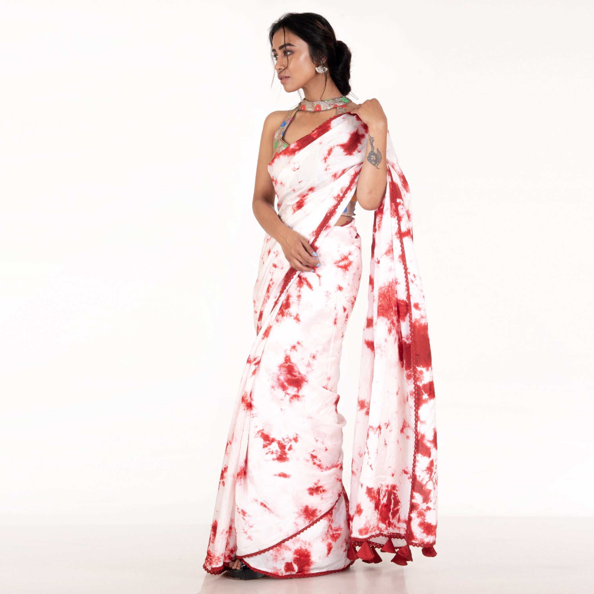 Women's White And Red Tie And Dye Habutai Silk Saree With Cotton Lace Border - Boveee