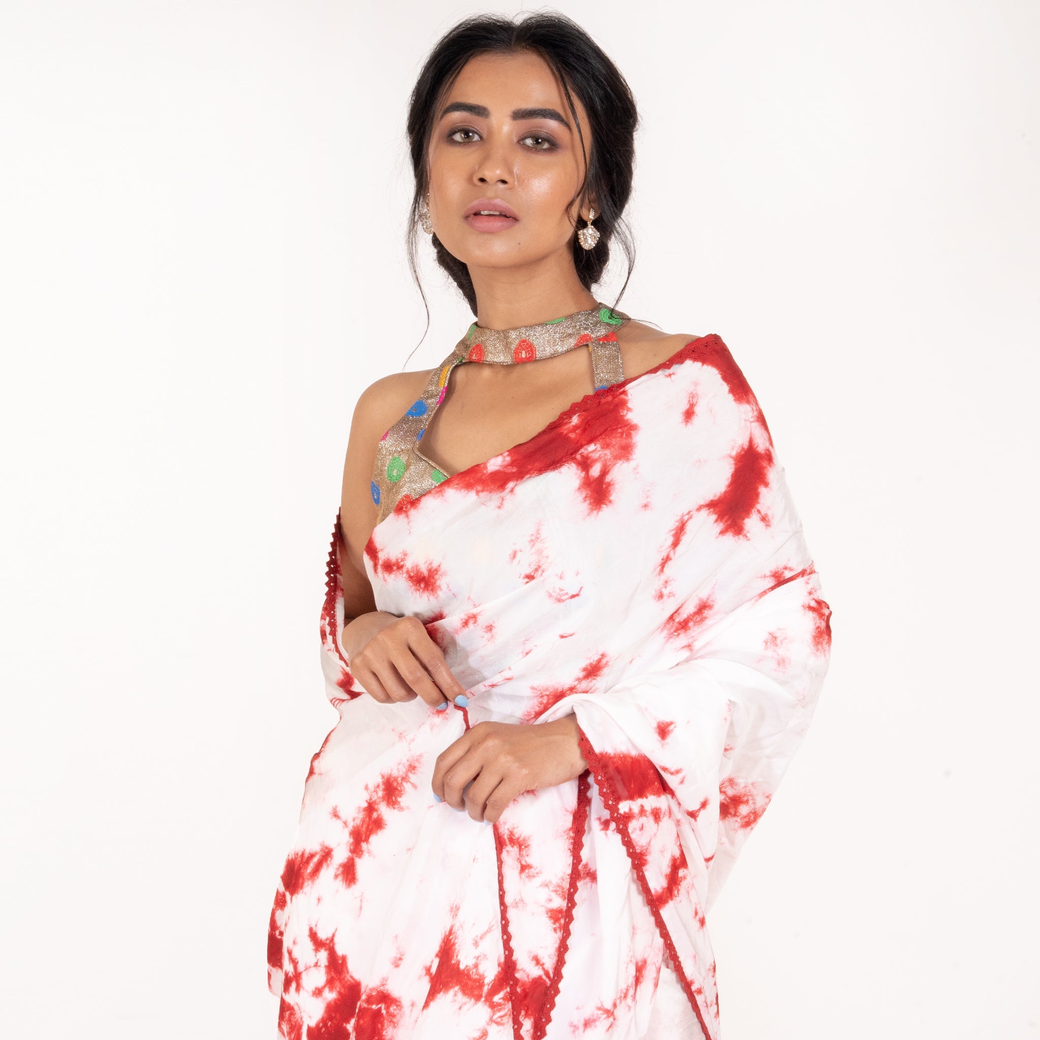 Women's White And Red Tie And Dye Habutai Silk Saree With Cotton Lace Border - Boveee