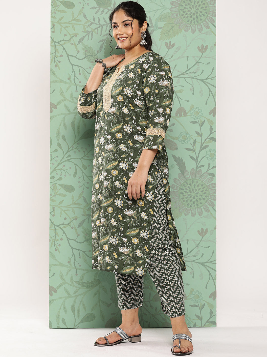 Women's Green Floral Straight Kurta Trouser And Dupatta Set - Yufta