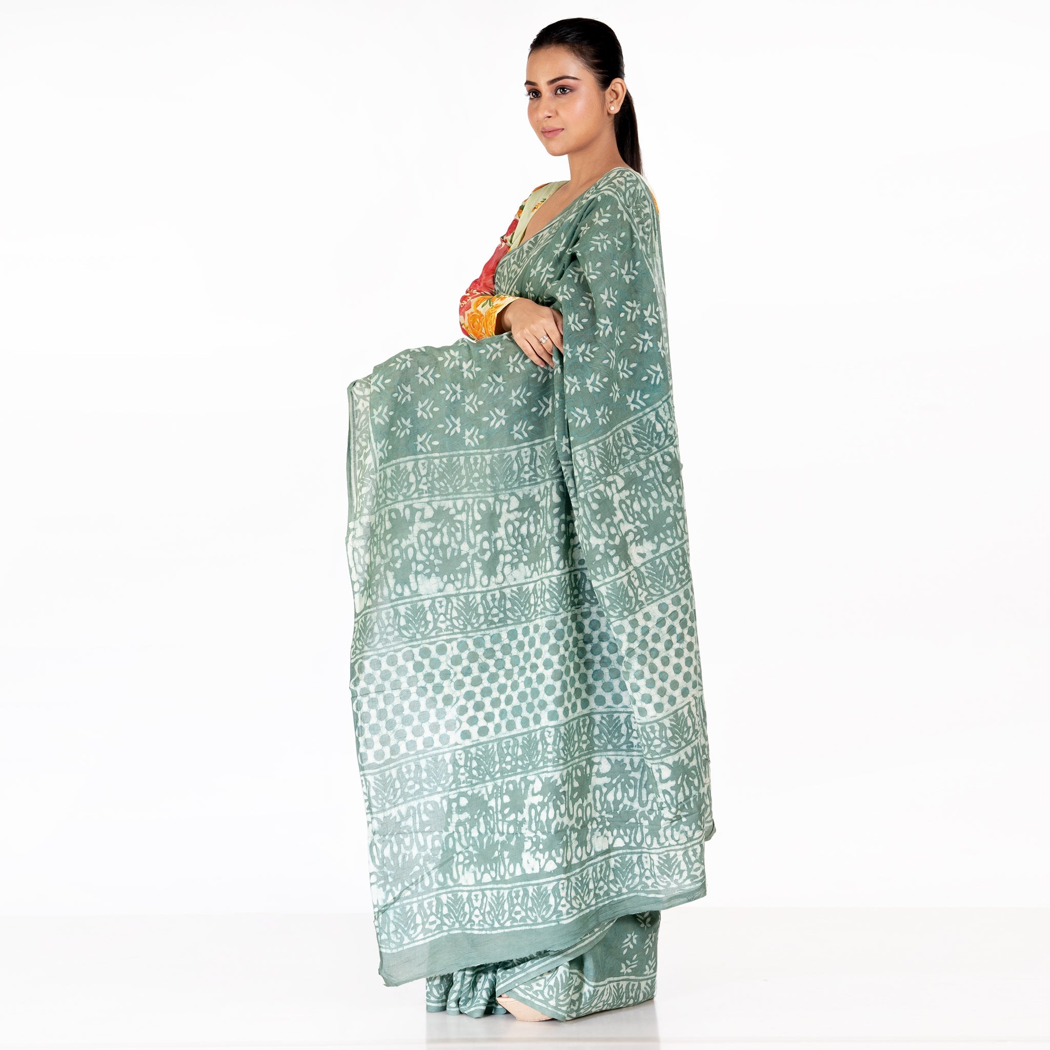 Women's Vintage Green Handloom Bagru Cotton Saree With Tribal Print - Boveee