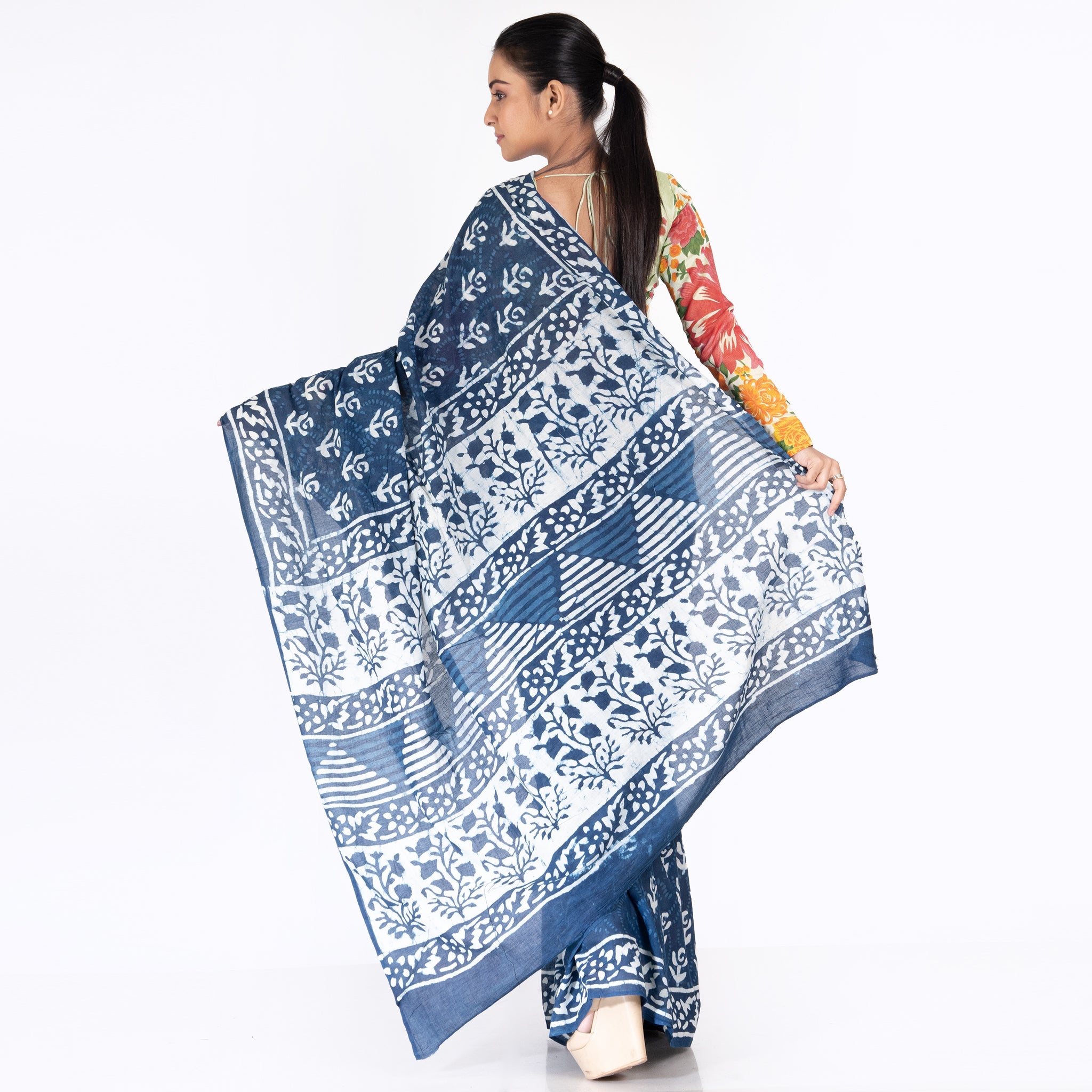 Women's Indigo Handloom Bagru Cotton Saree With Rose Print - Boveee