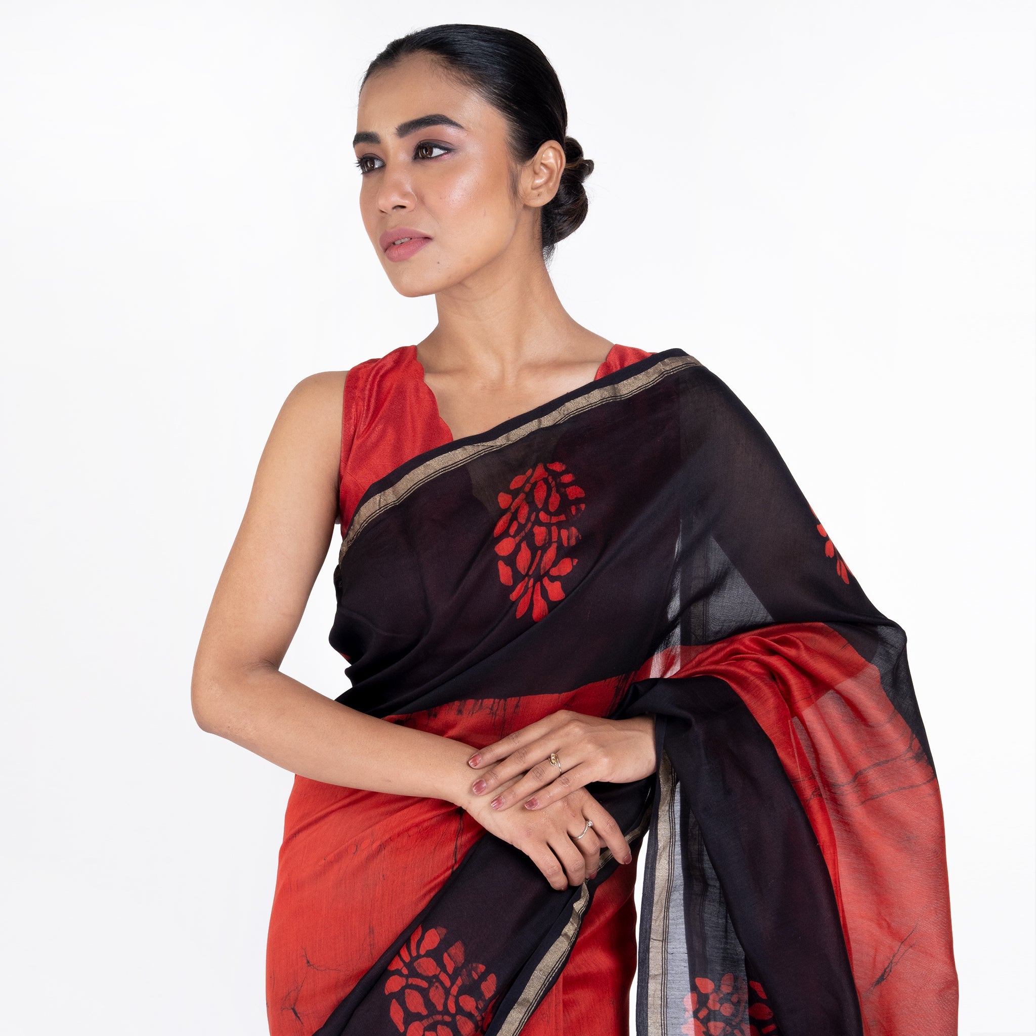 Women's Rust Cotton Silk Chanderi Saree With Black Batick Print - Boveee