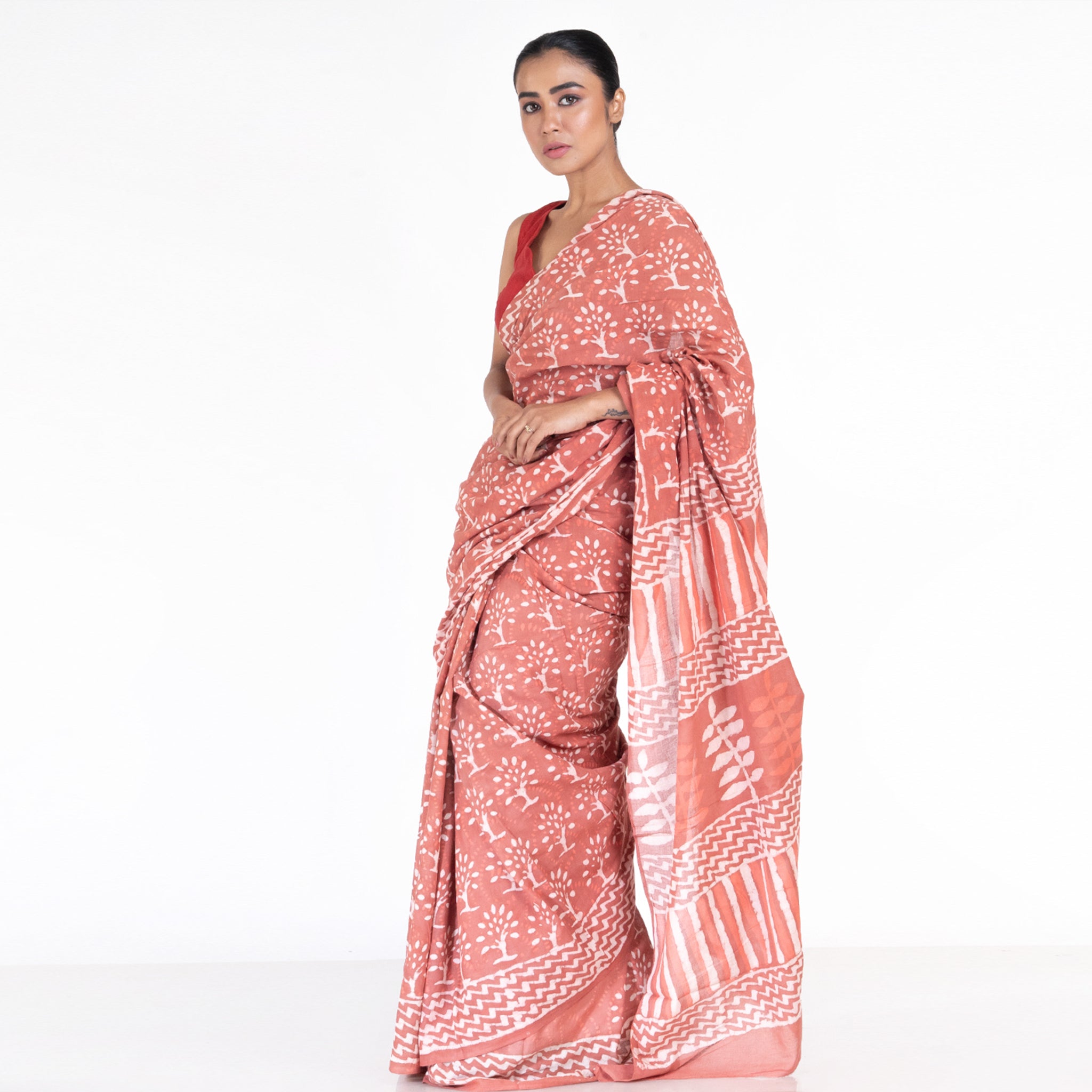 Women's Coral Handloom Bagru Cotton Saree With Tree Print - Boveee