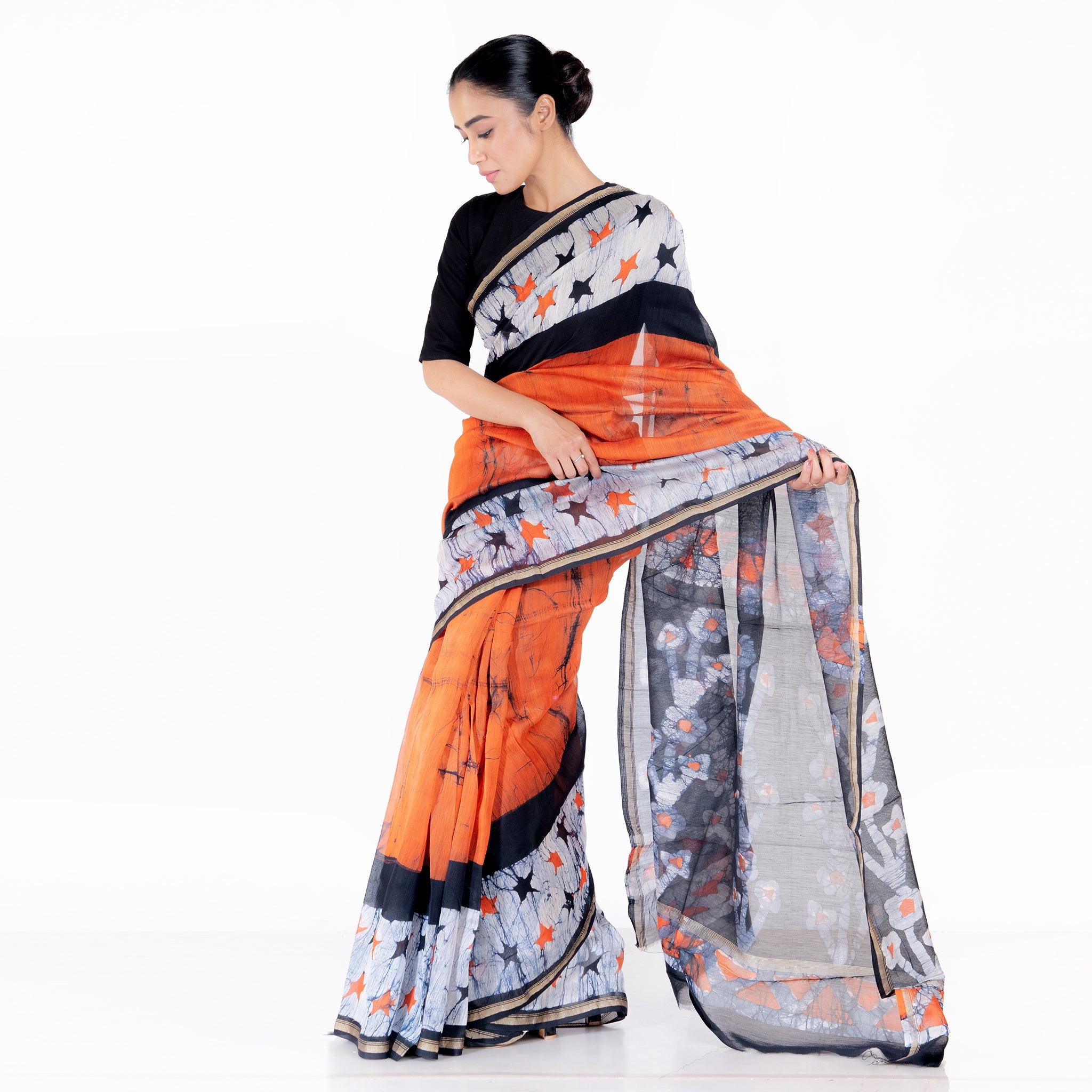 Women's Coral Cotton Silk Chanderi Saree With Batick Print - Boveee