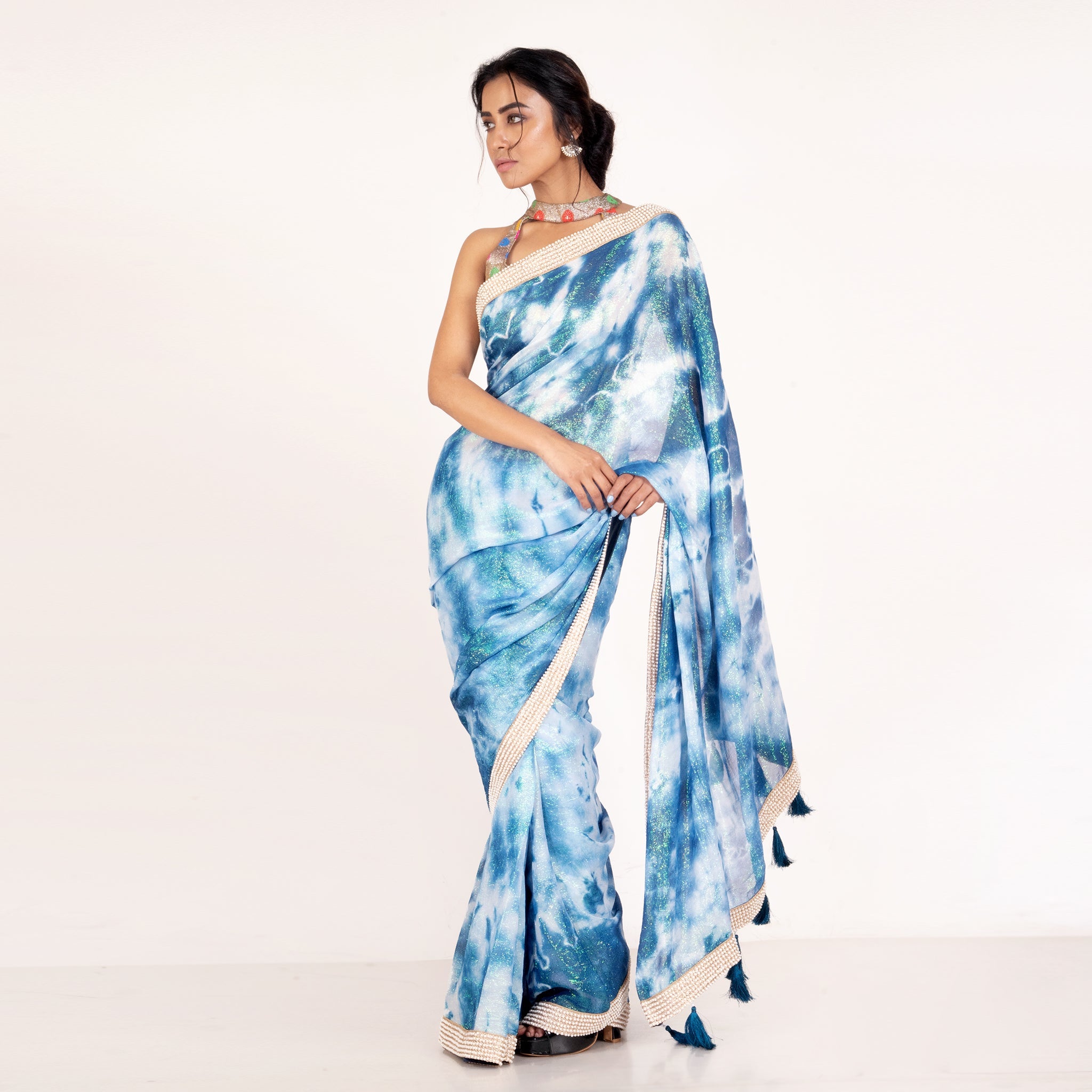 Women's Blue And White Marble Tie And Dye Georgette Lurex Saree With Pearl Lace Border - Boveee