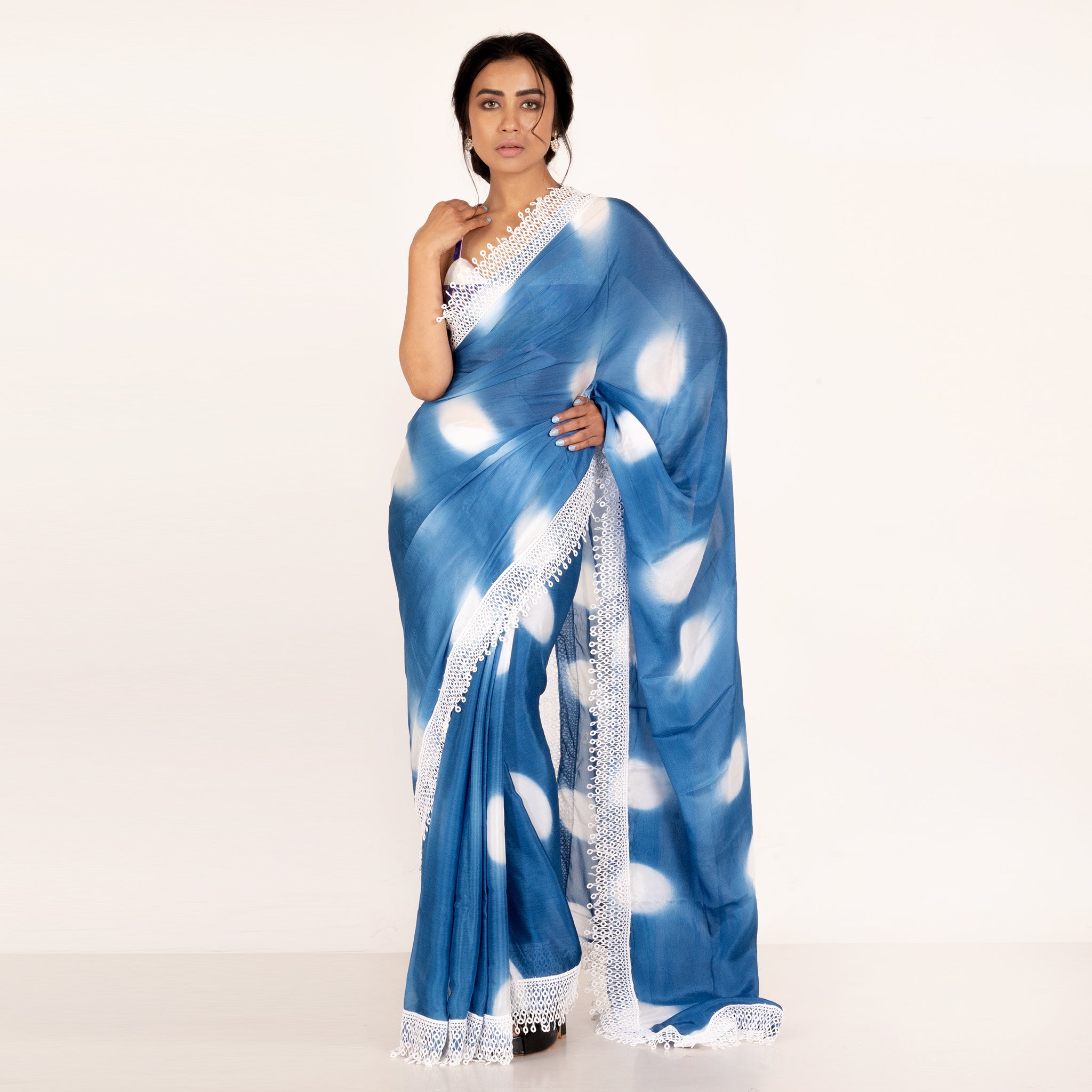 Women's Blue Chiffon Tie And Dye Saree With Crochet Lace - Boveee