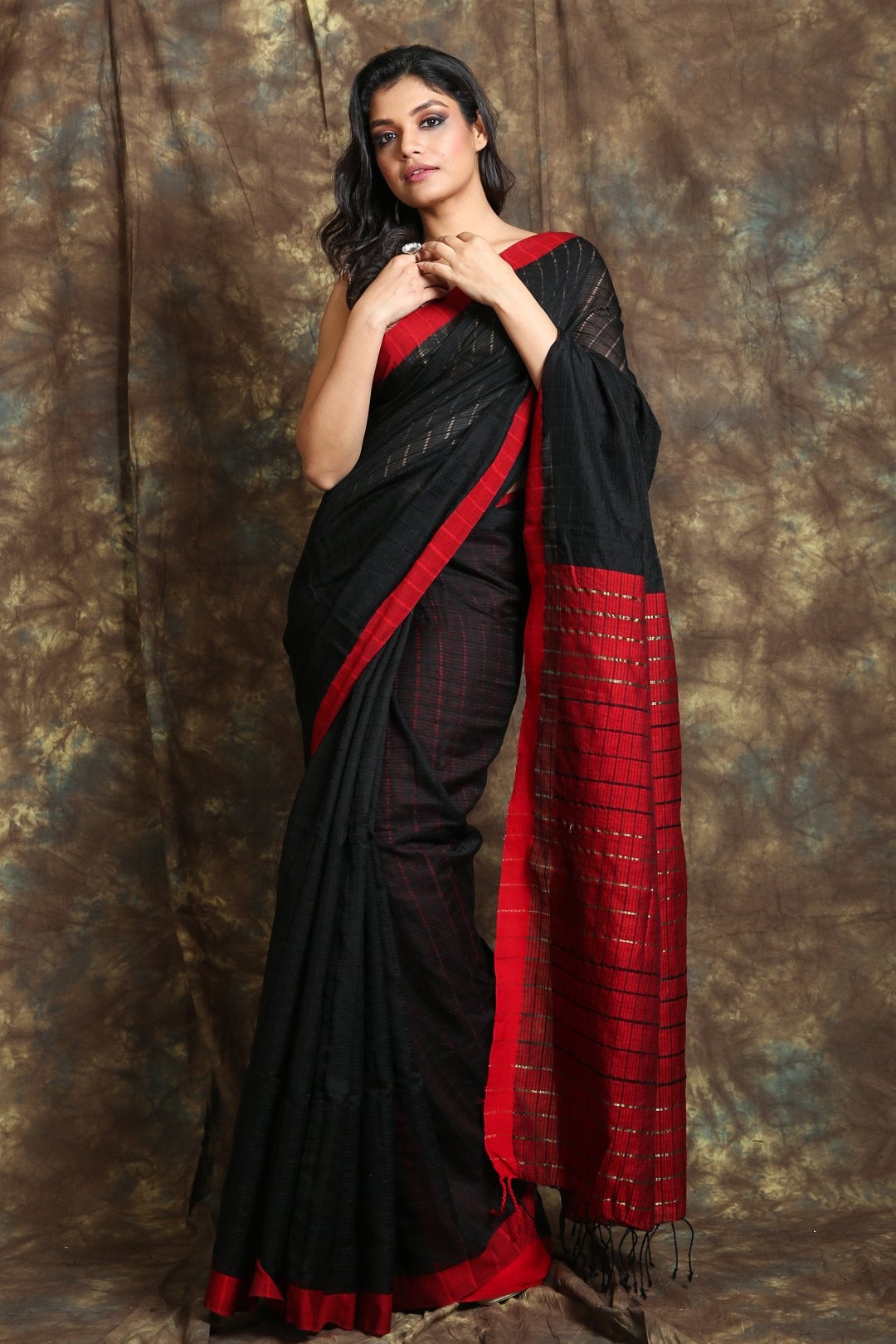 Women's Black Cotton Handloom Saree With Plain Red Border - In Weave Sarees