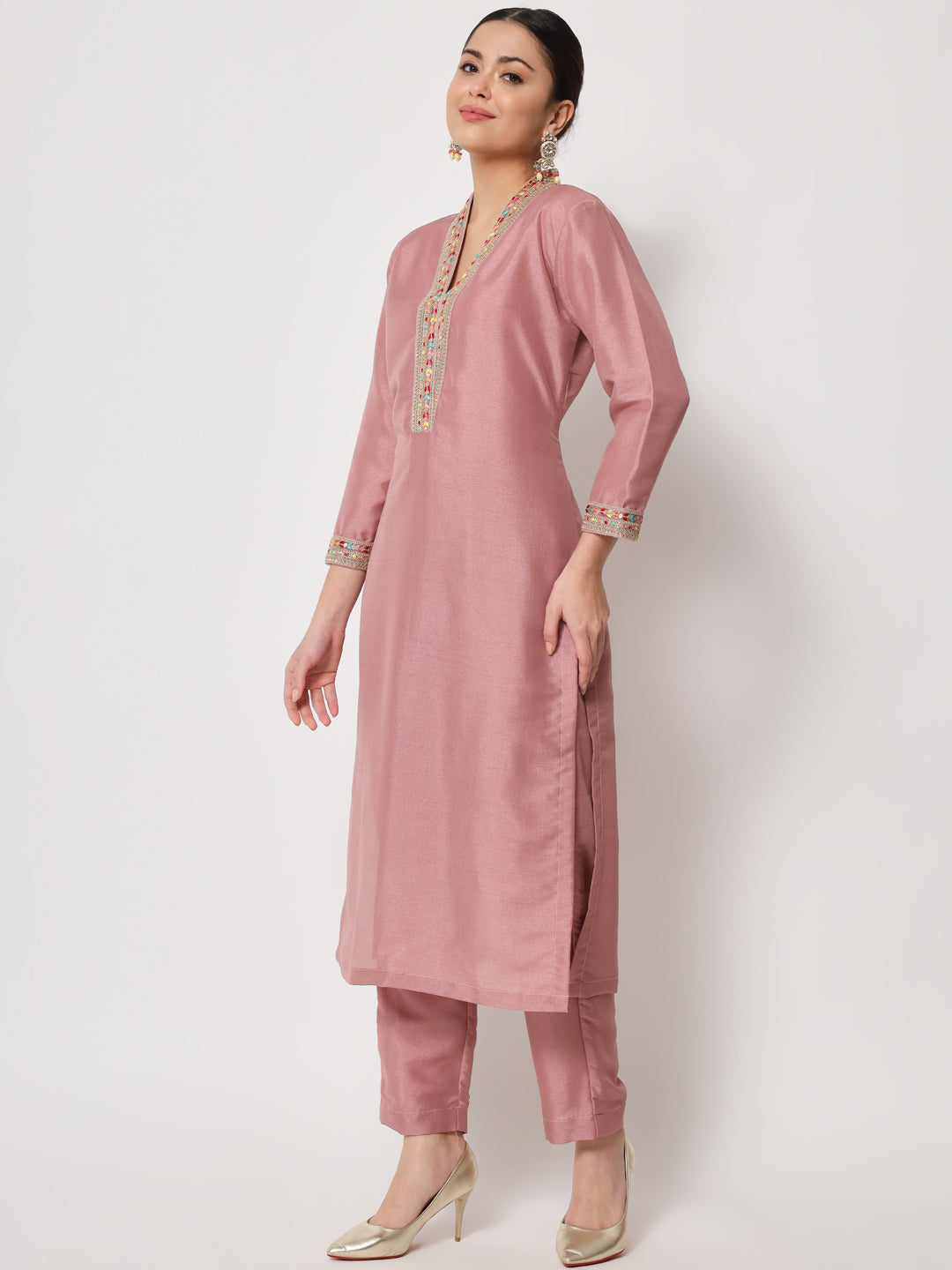 Women's Soft Mauve Thread Embroidered Kurti With Pants