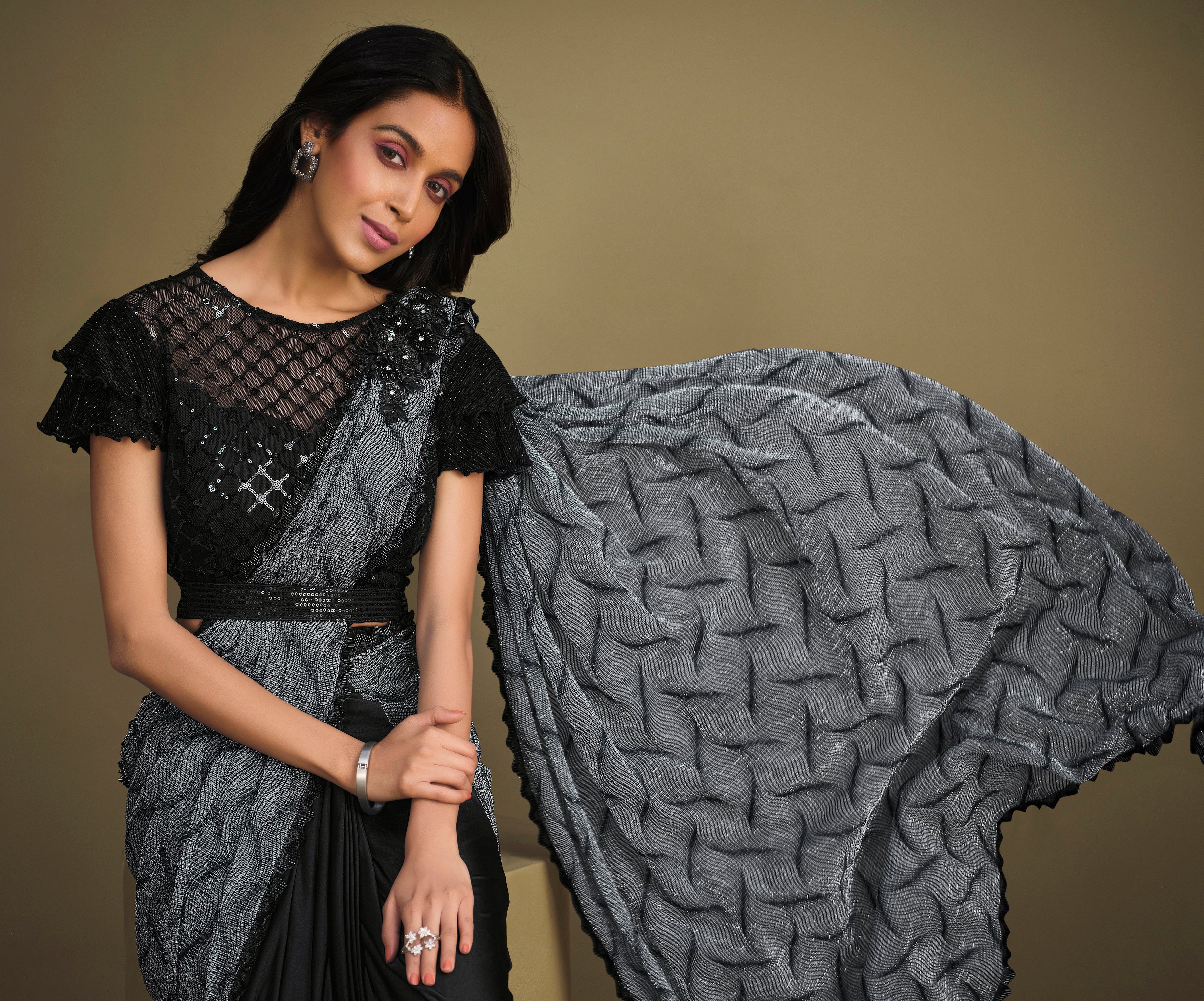 Women's Grey & Black Crystal Crepe Design Saree With Unstitched Blouse Piece - Navyaa