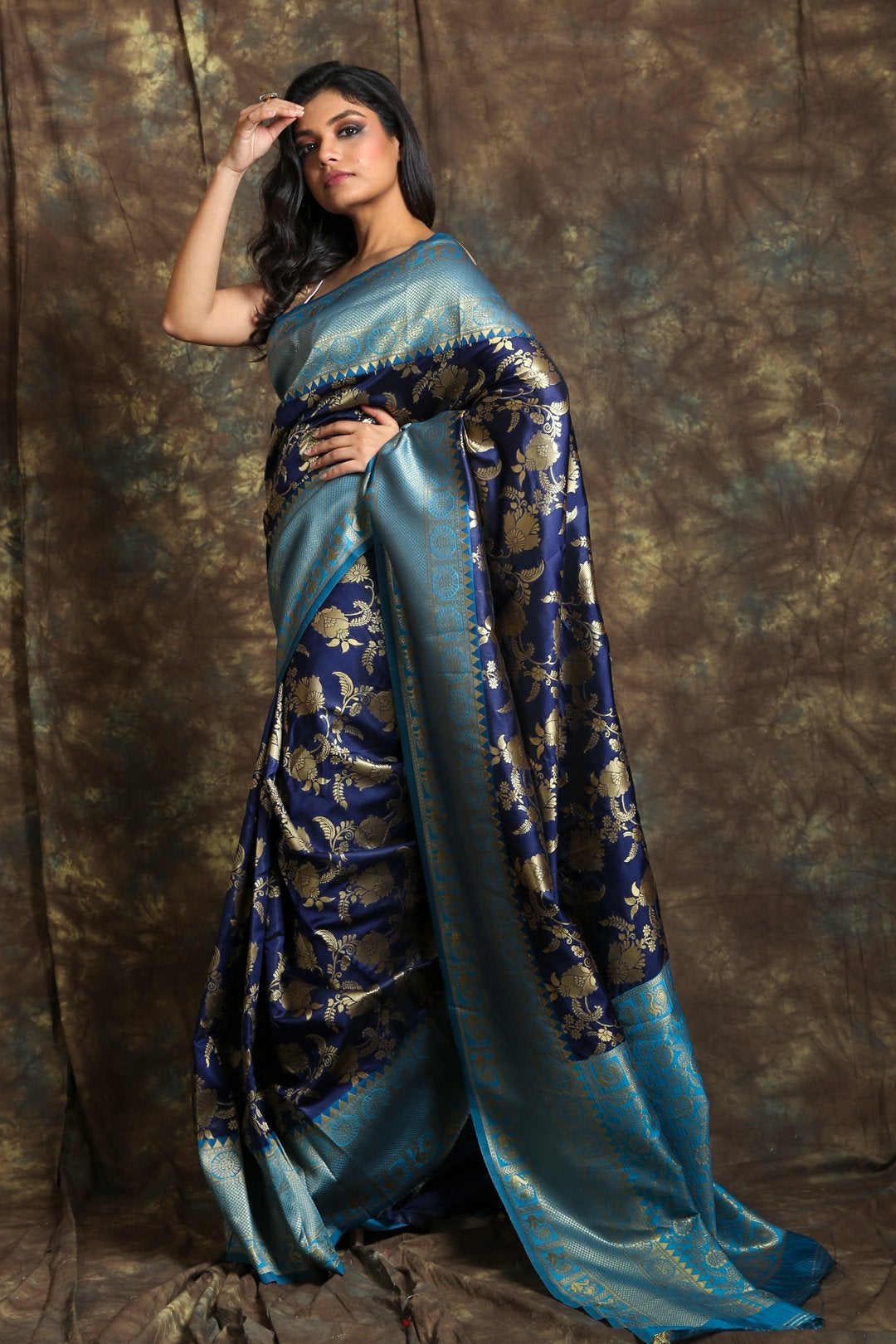 Women's Dark Blue Silk Saree With Zari Flower Motif In Body - In Weave Sarees