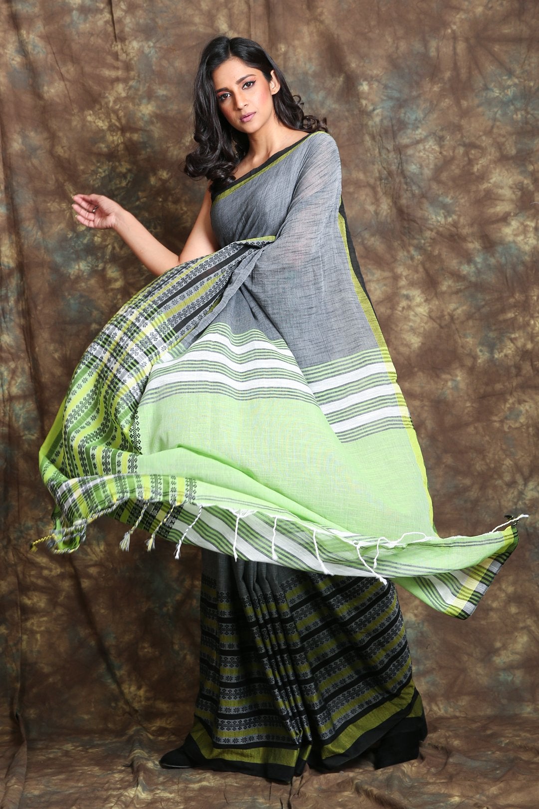 Women's Grey Begampuri Cotton Saree With Skirt Border - In Weave Sarees