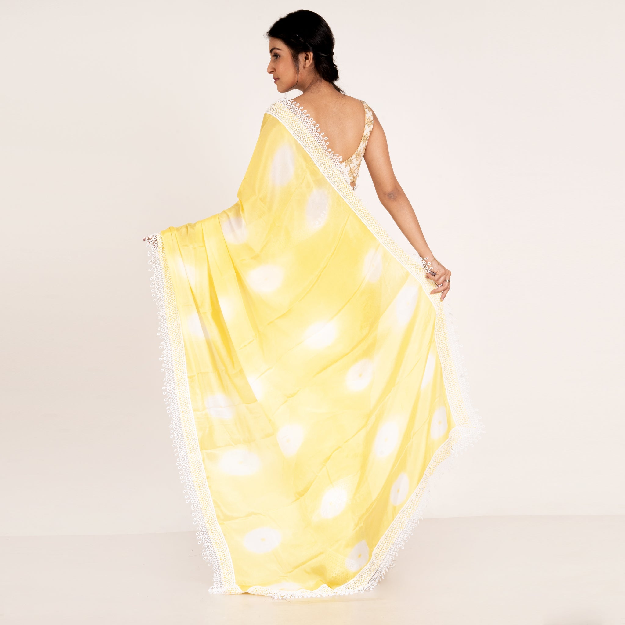 Women's Yellow Chiffon Tie And Dye Saree With Crochet Lace - Boveee