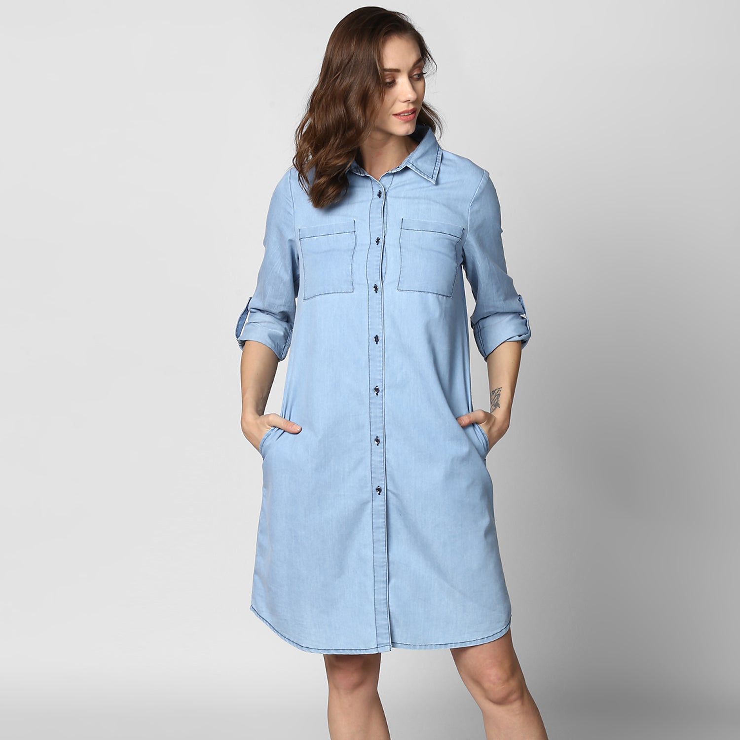 Women's Light Blue Denim Double Pocket Double Flap Dress - StyleStone