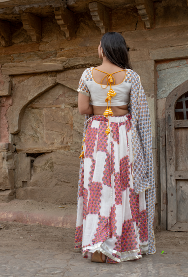 Women's Afra Linen Off White Skirt And Kota Doria Dupatta Set By Saras The Label