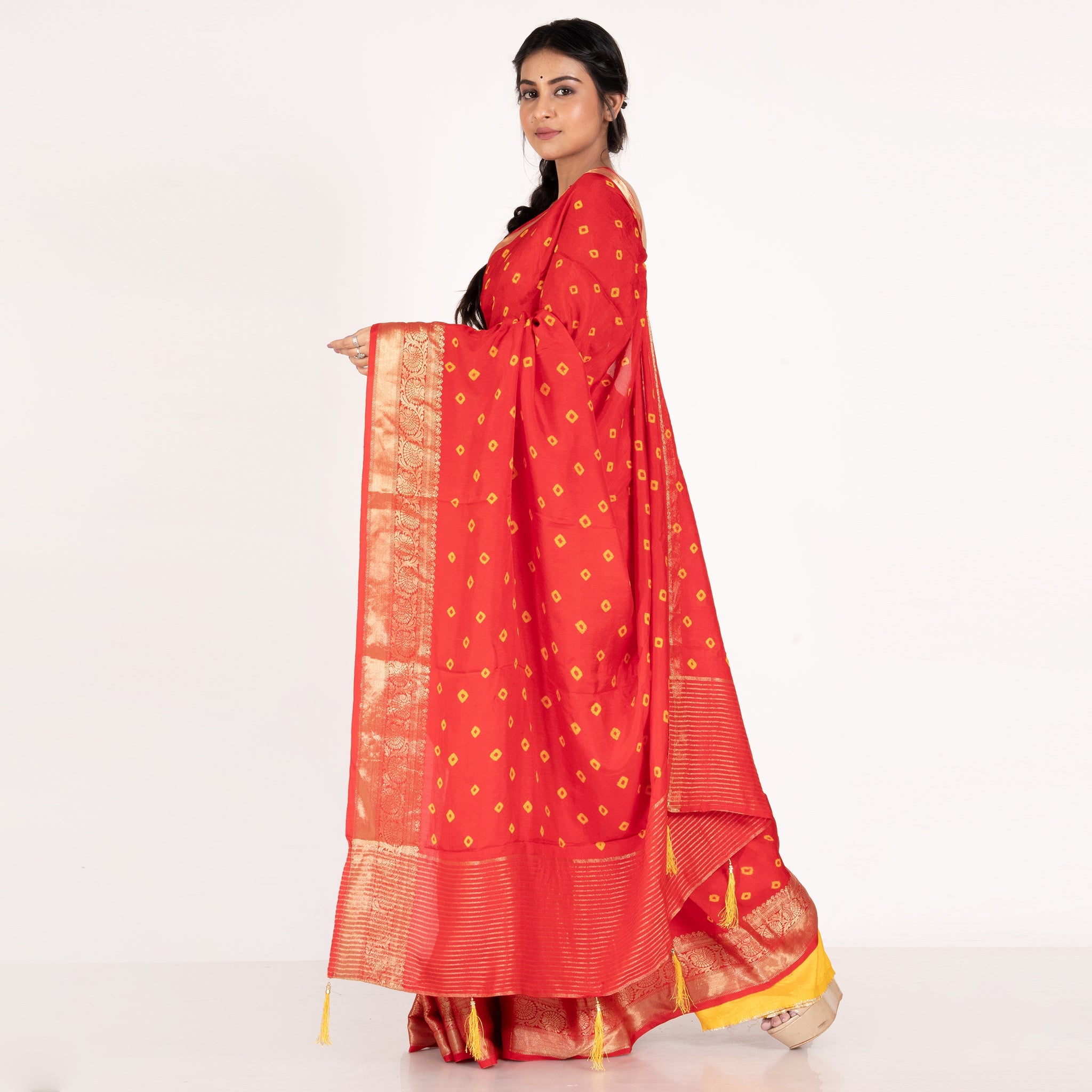 Women's Red Pure Silk Bandhej Saree With Woven Zari Border And Pallu - Boveee