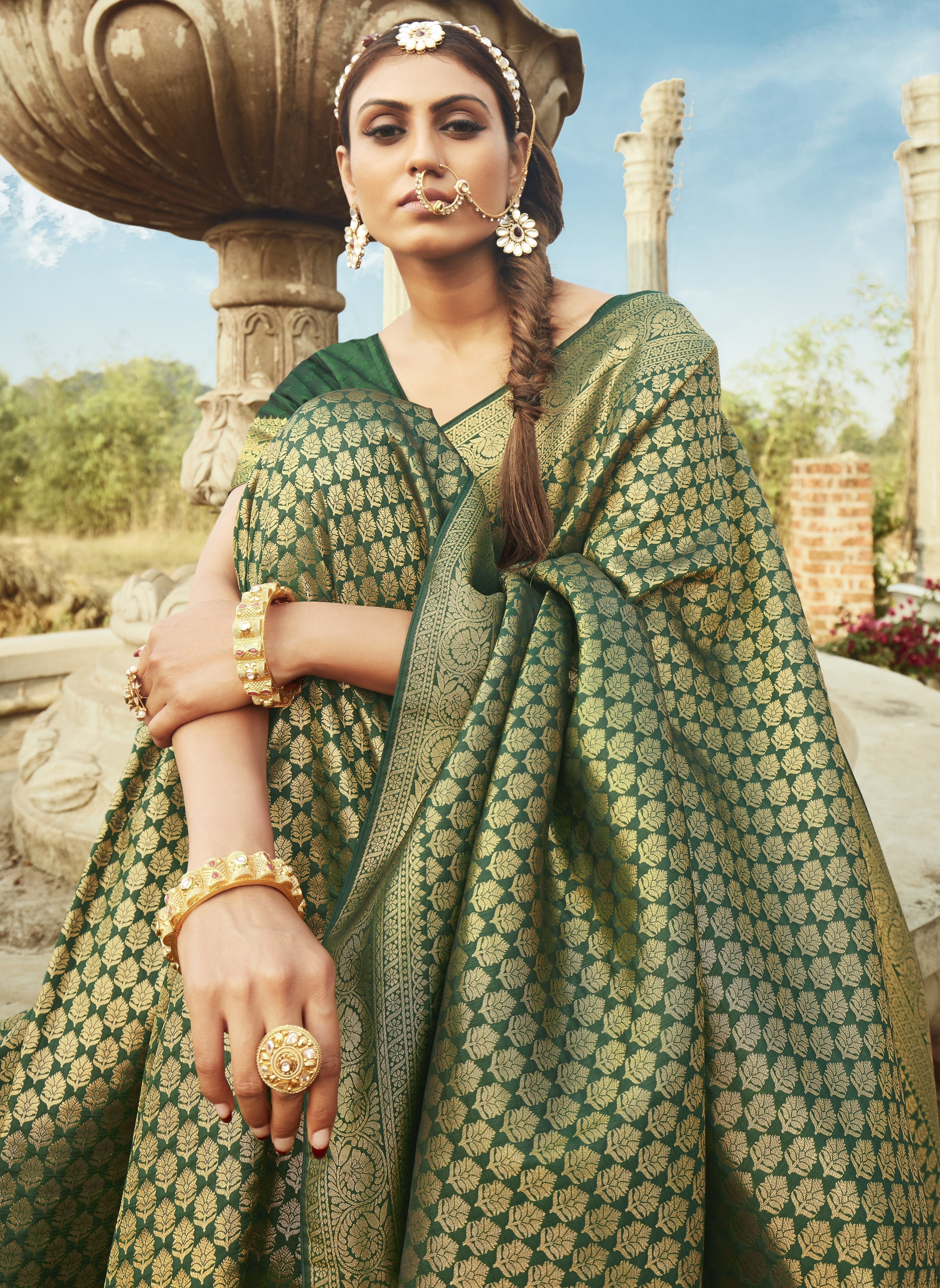 Women's Dark green color Banarasi Silk Woven saree - Monjolika