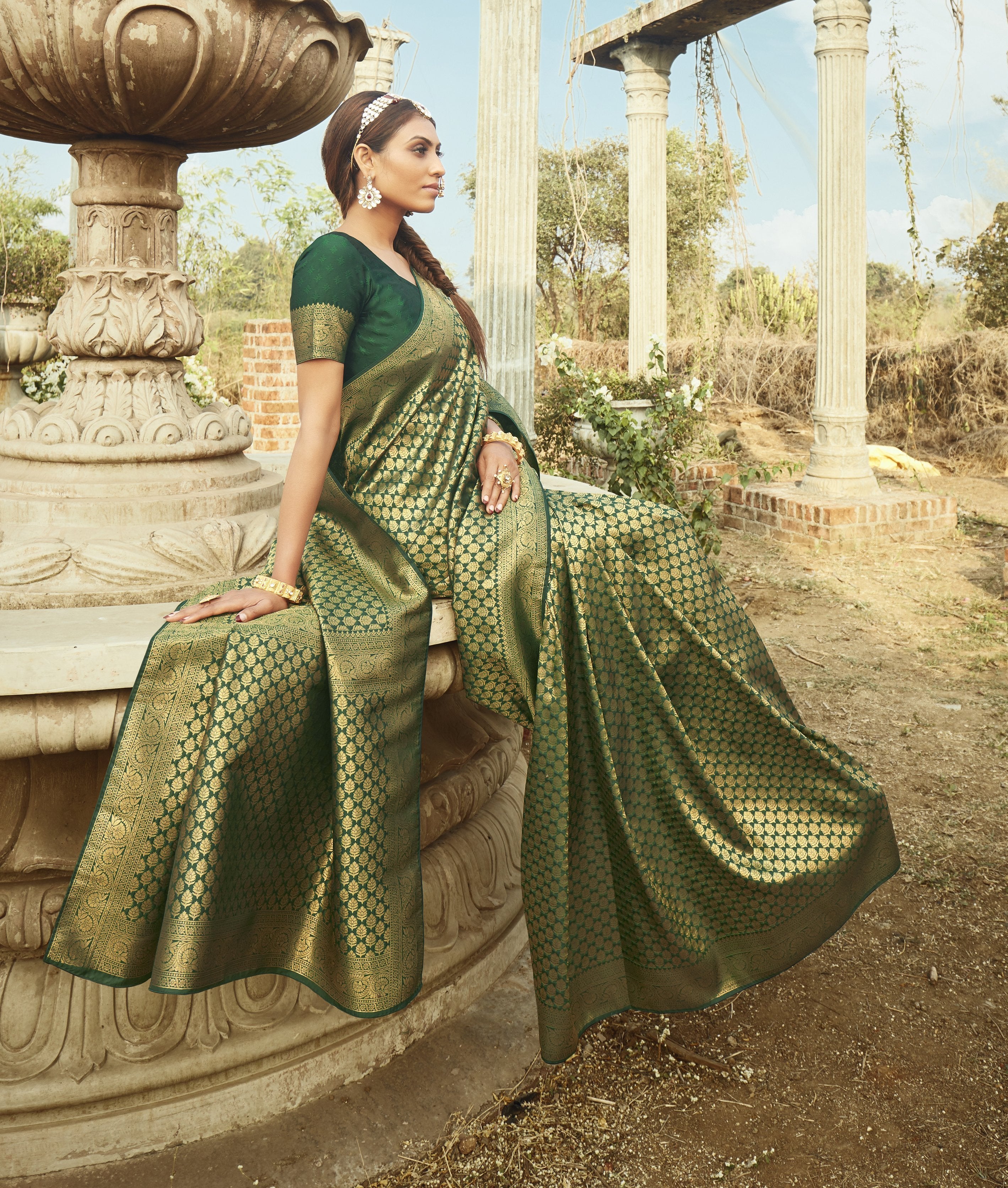 Women's Dark green color Banarasi Silk Woven saree - Monjolika