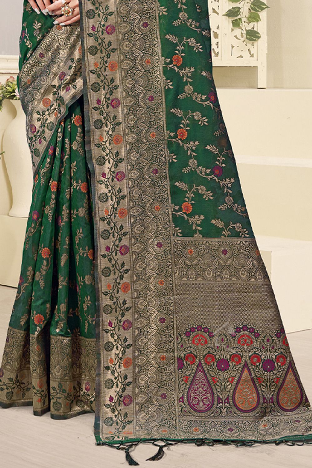 Women's Dark Green Cotton Woven Zari Work Traditional Tassle Saree - Sangam Prints