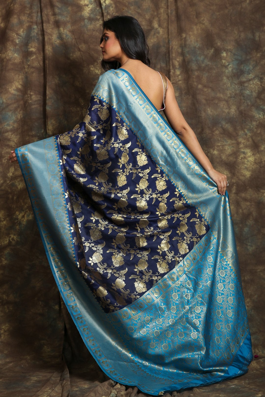 Women's Dark Blue Silk Saree With Zari Flower Motif In Body - In Weave Sarees
