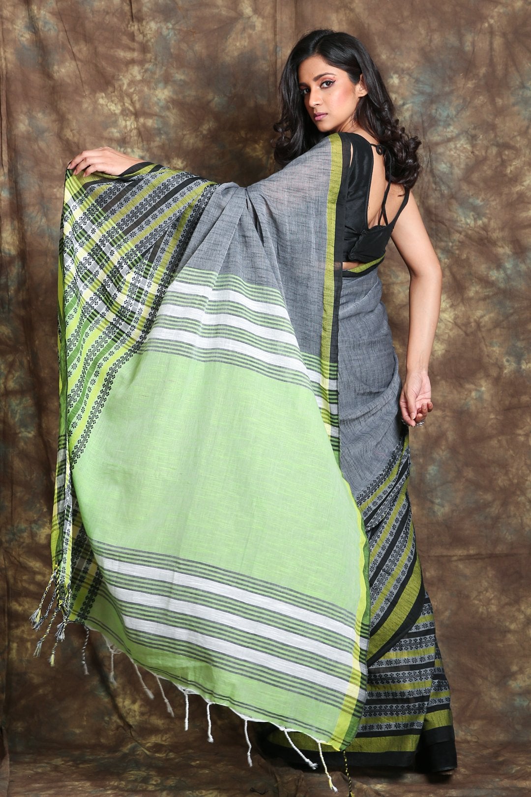 Women's Grey Begampuri Cotton Saree With Skirt Border - In Weave Sarees