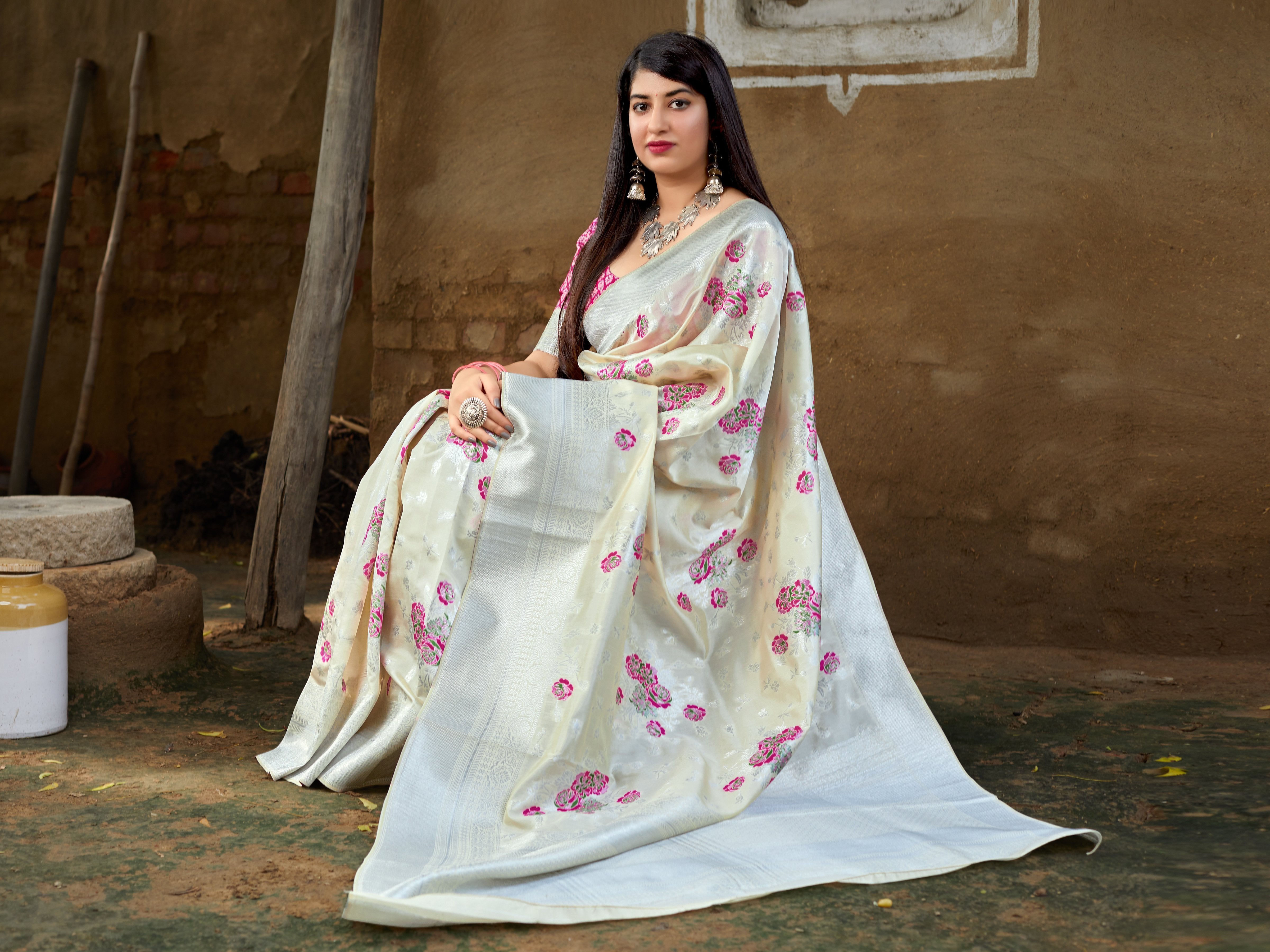 Women's Weaving Banarasi Silk Saree4 - Monjolika