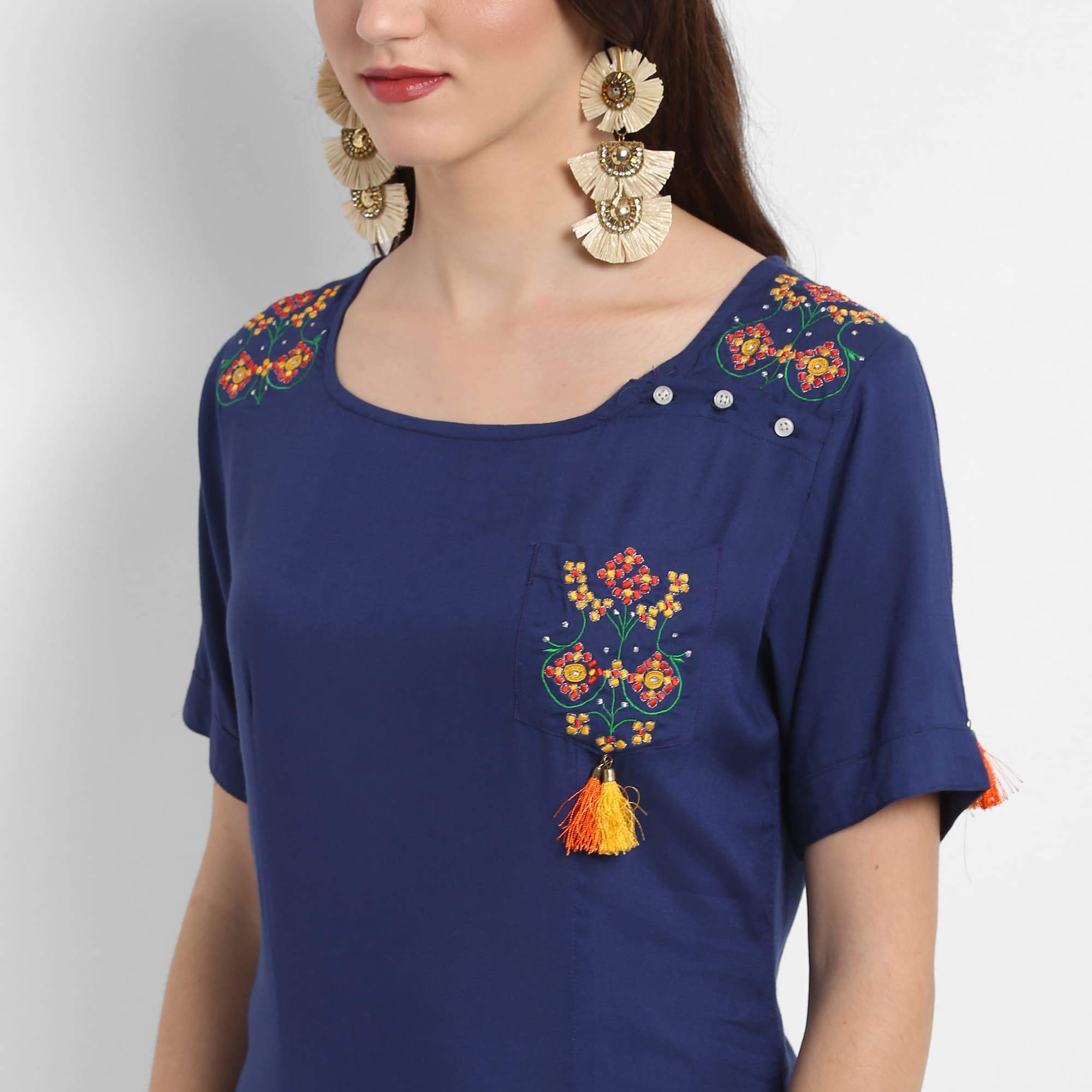 Women's Straight Fit Embroidered Kurta - Pannkh
