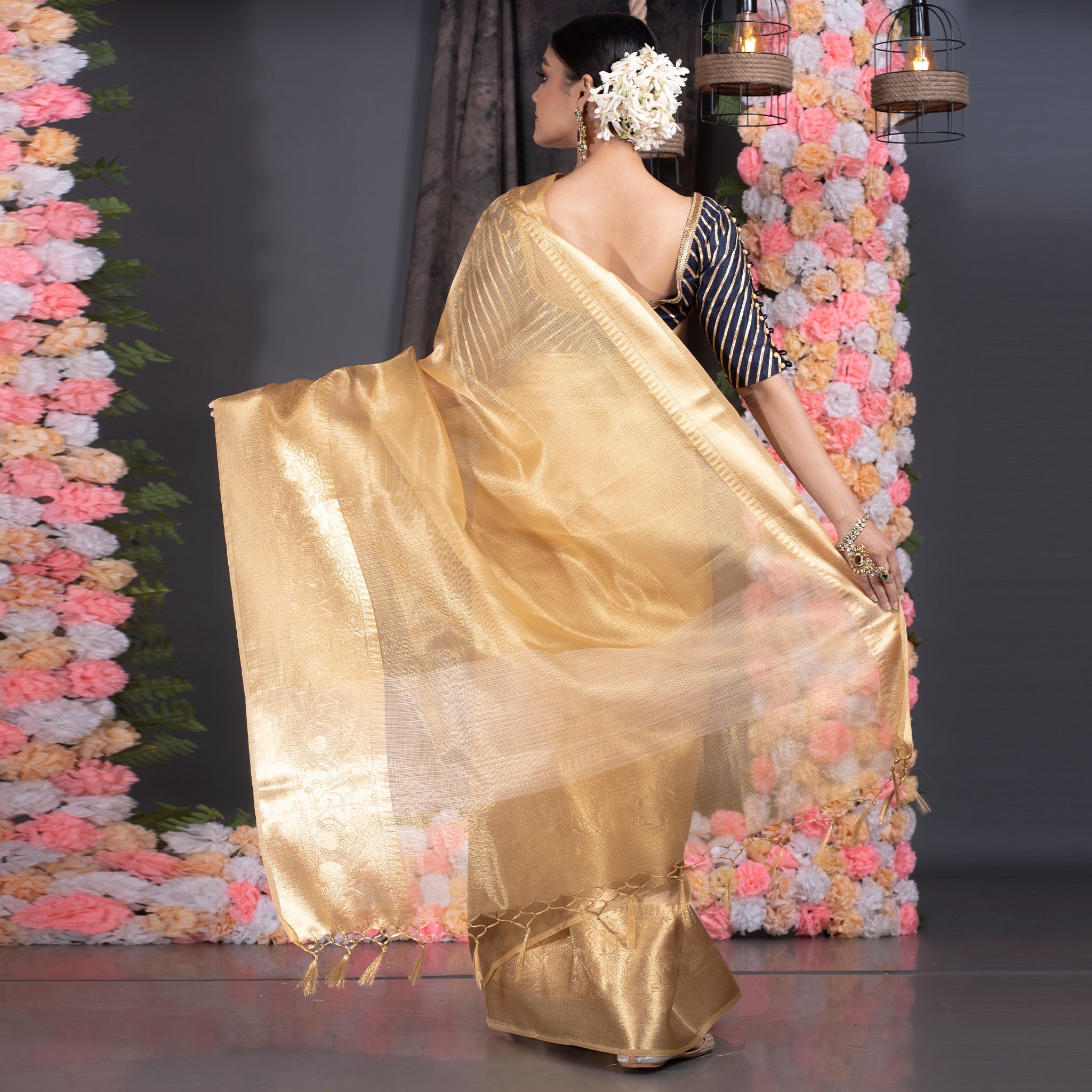 Women's Gold Zari Silk Organza Saree With Floral Zari Mahapar Border - Boveee