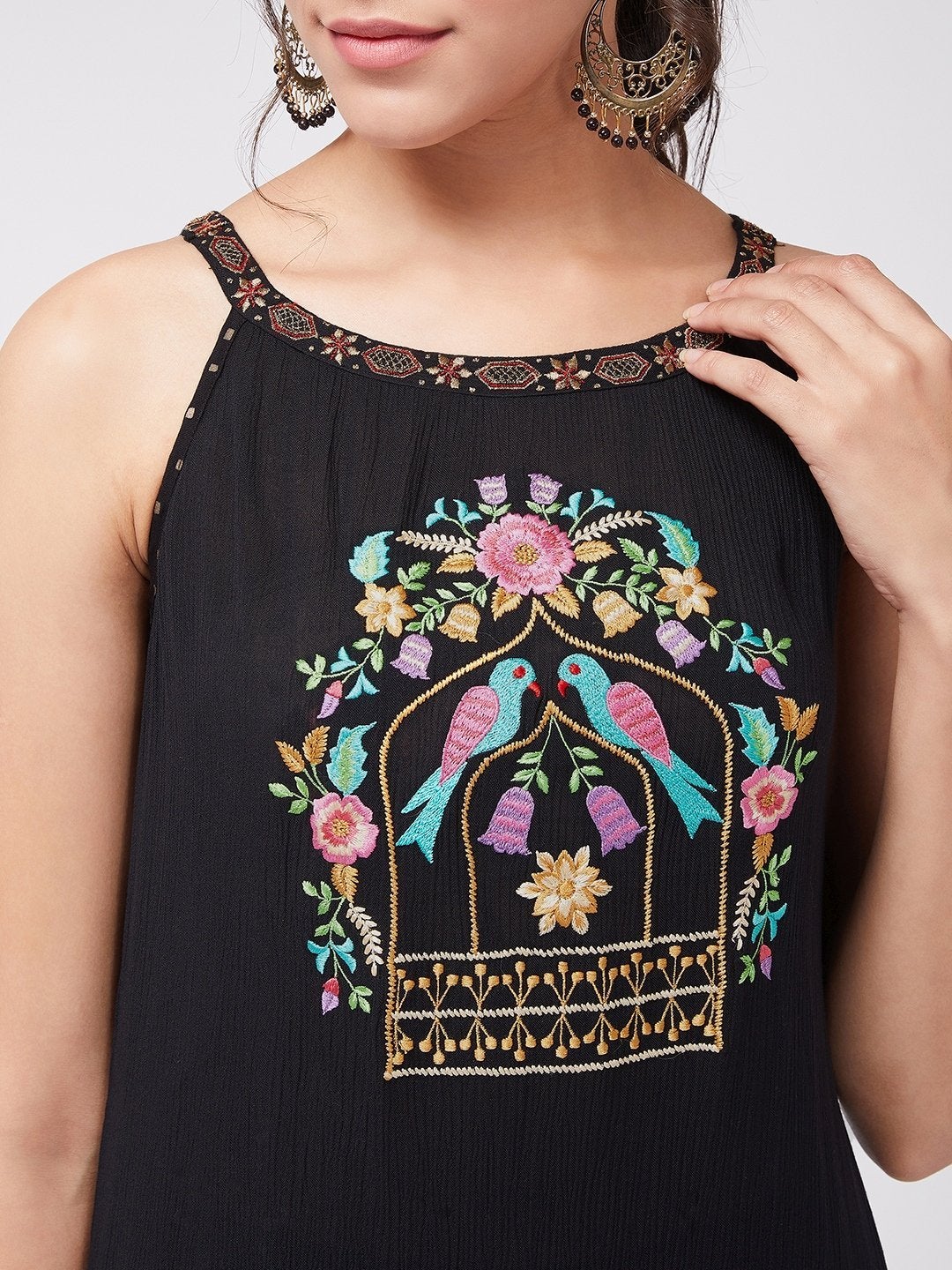 Women's Sleeveless Embroidered Fusion Straight Fit Kurta - Pannkh