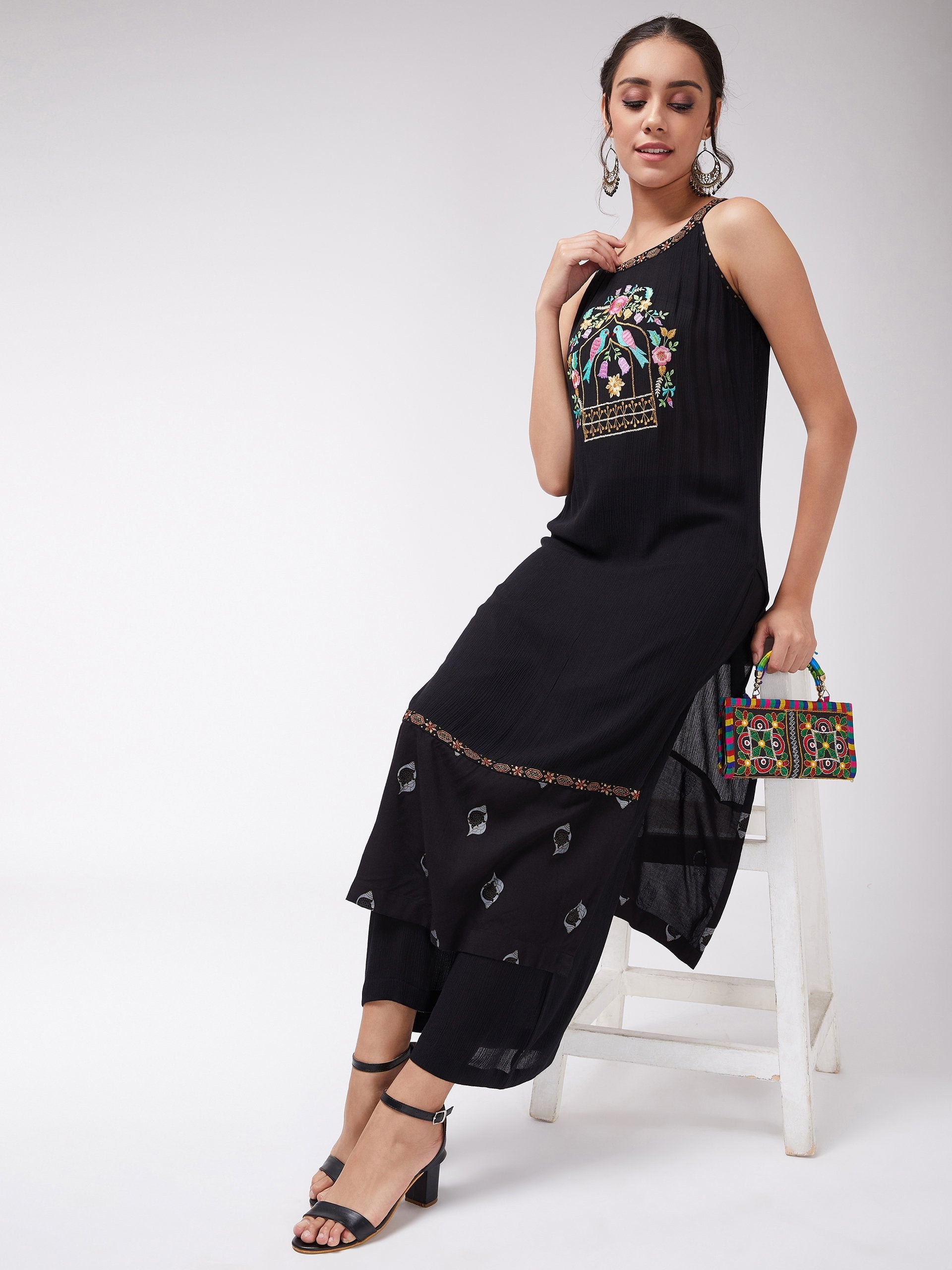 Women's Sleeveless Embroidered Fusion Straight Fit Kurta - Pannkh