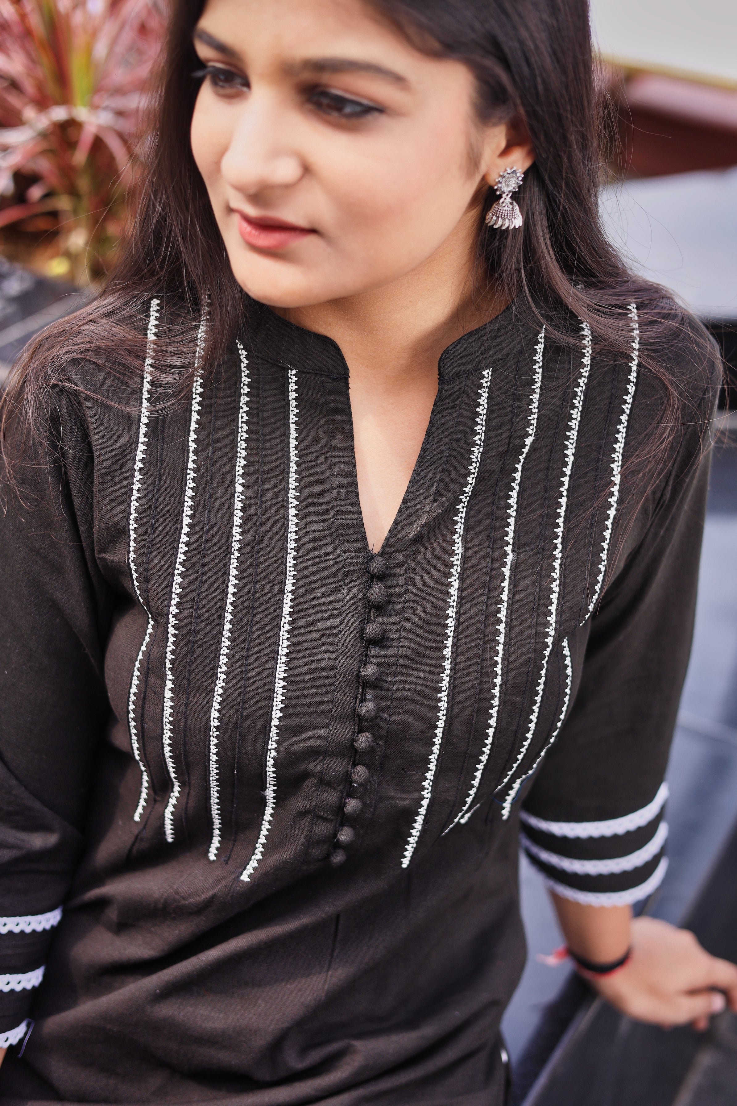 Women's Sable Black Straight Embroidered Pintuck Kurta - Hatheli