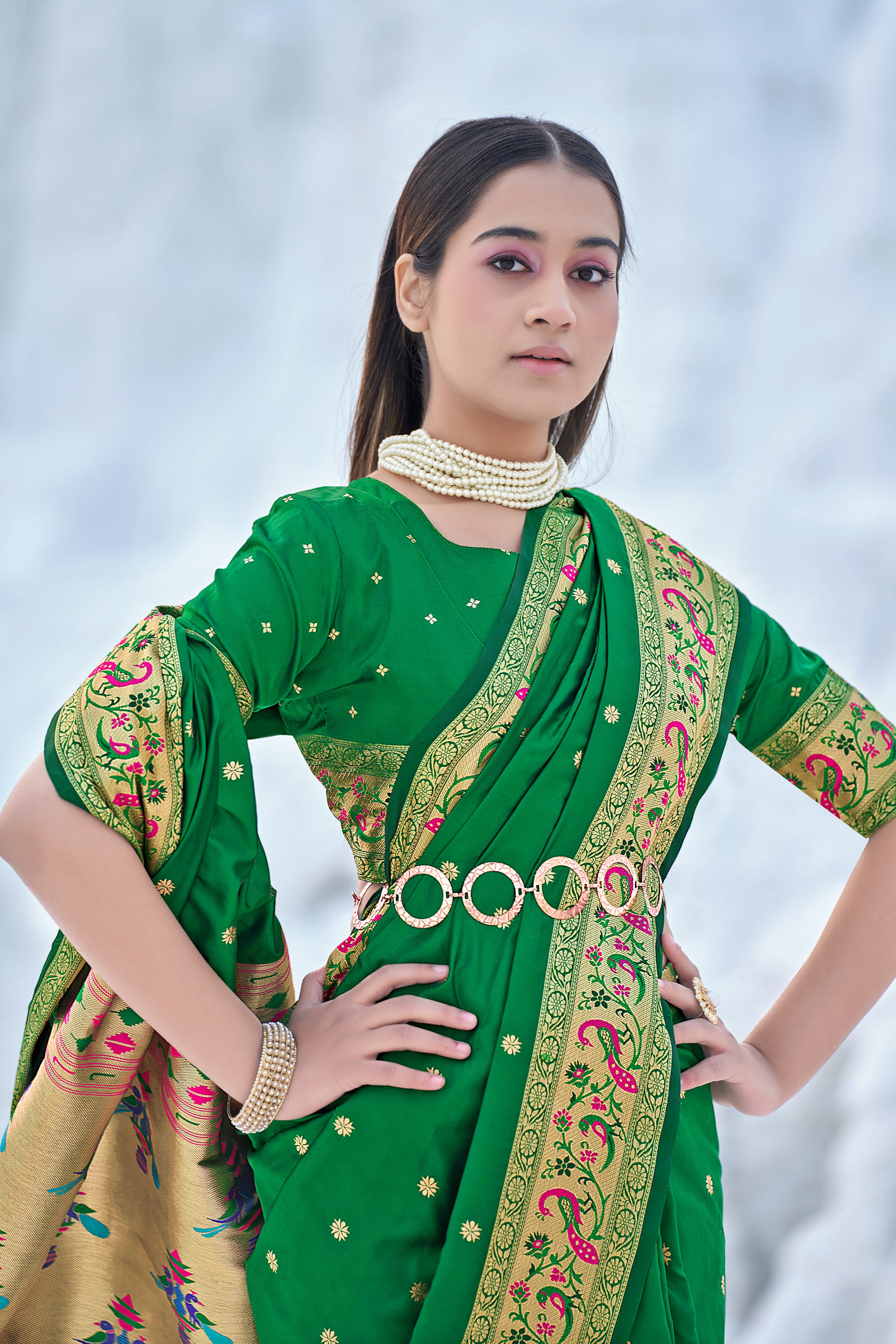 Women's Green Weaving Banarasi Silk Traditonal Saree - Monjolika