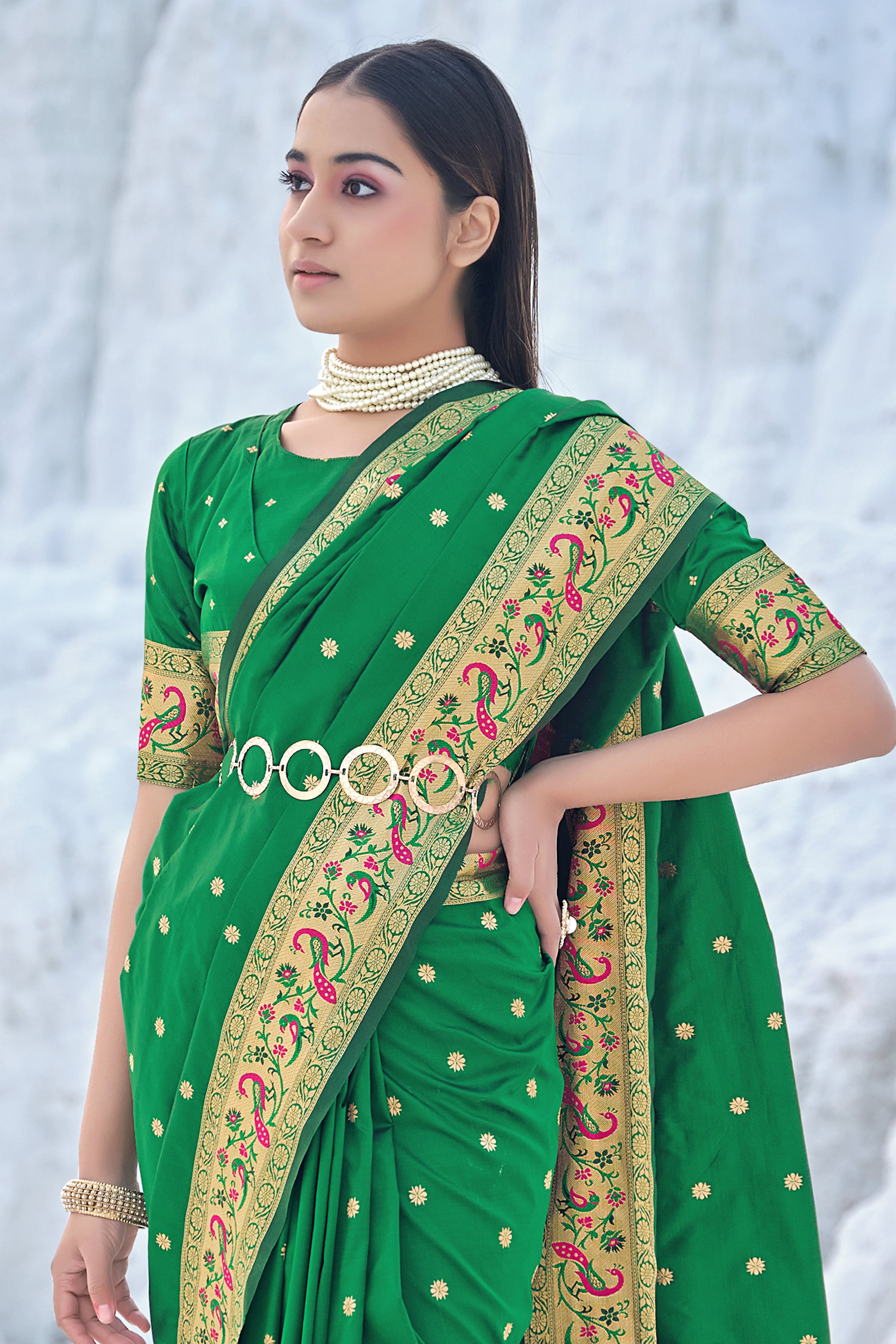 Women's Green Weaving Banarasi Silk Traditonal Saree - Monjolika