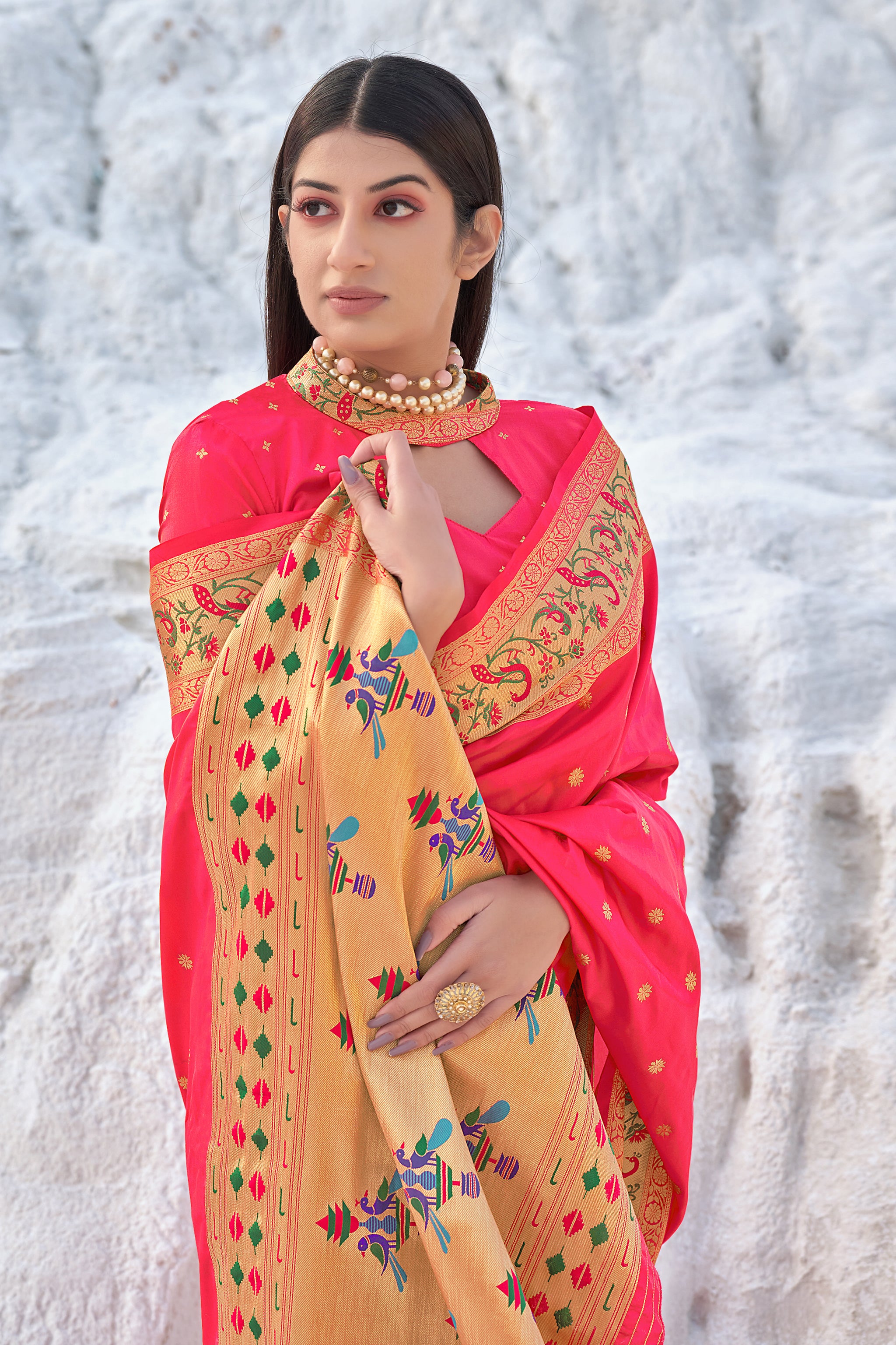 Women's Pink Weaving Banarasi Silk Classic Saree - Monjolika
