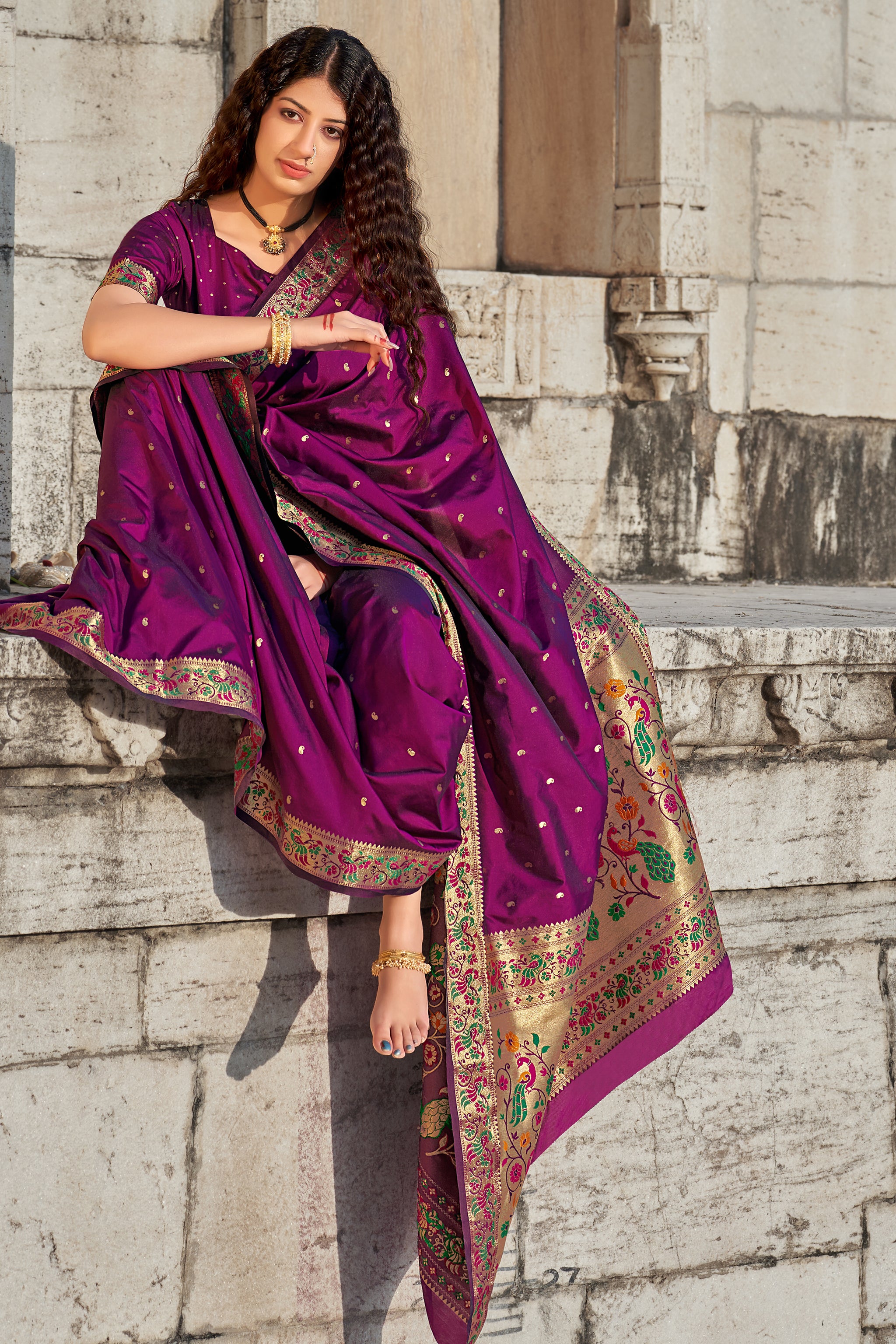 Women's Purple Weaving Banarasi Silk Classic Saree - Monjolika