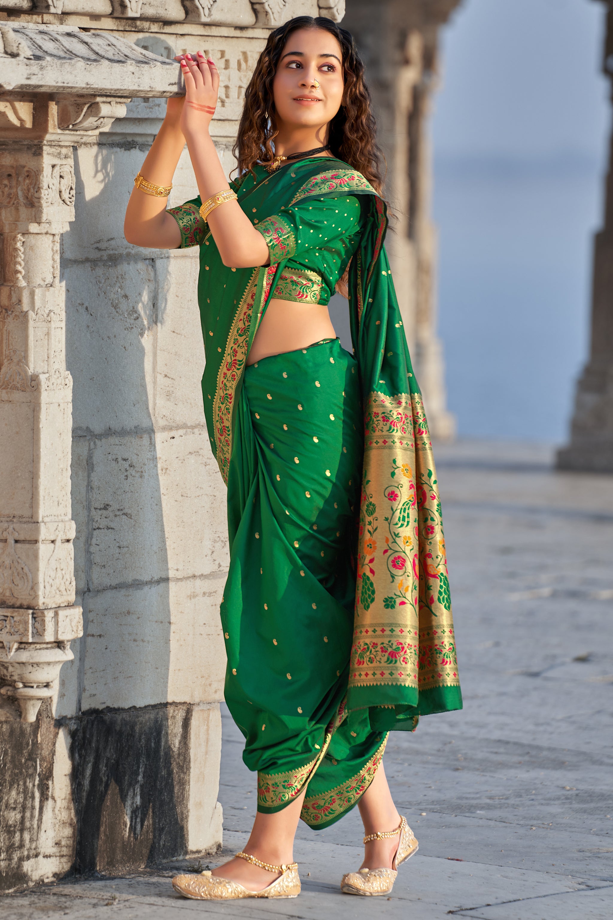 Women's Green Weaving Banarasi Silk Classic Saree - Monjolika
