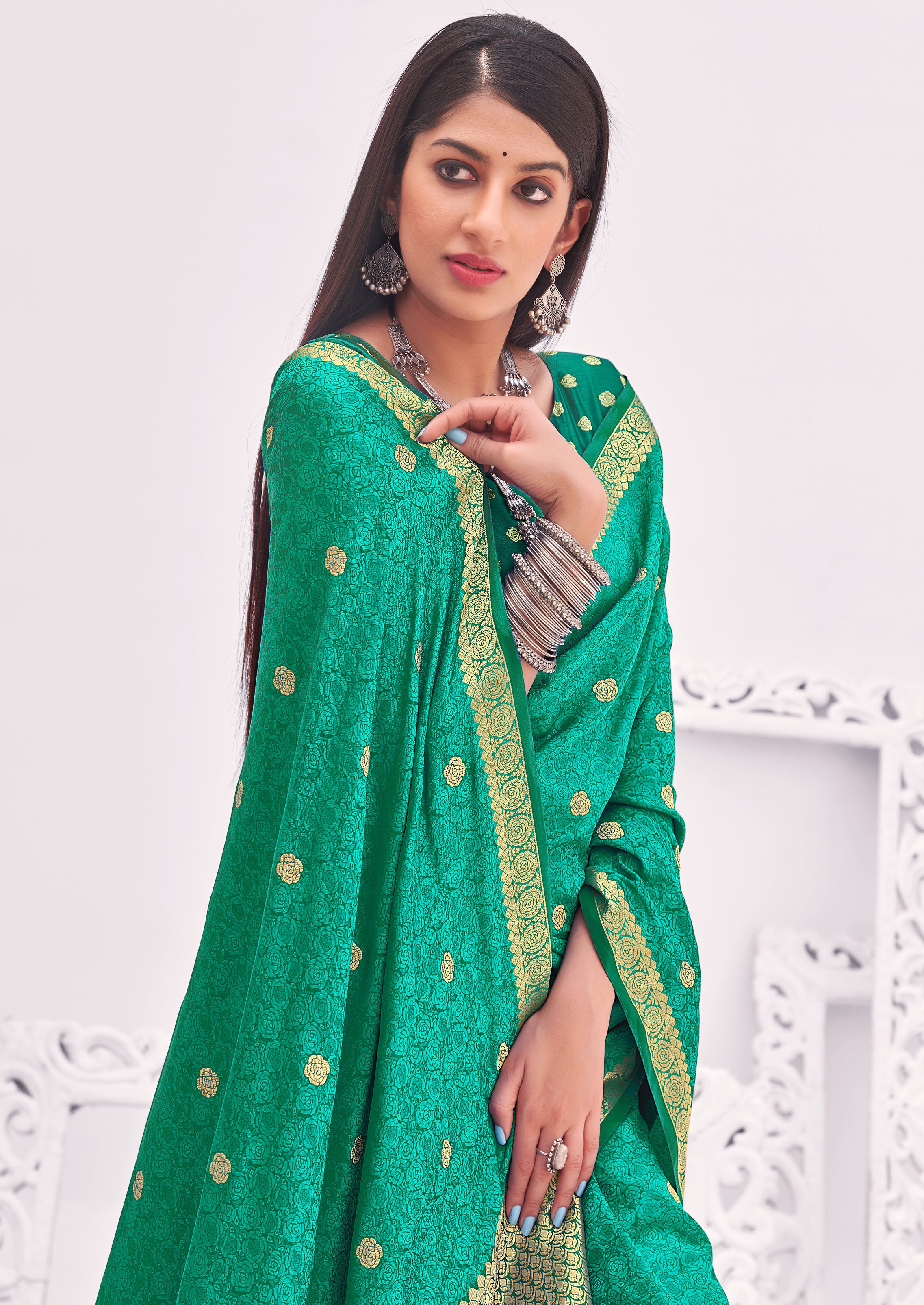 Women's Stunning Sea Green Color Party Wear Silk Saree - Monjolika