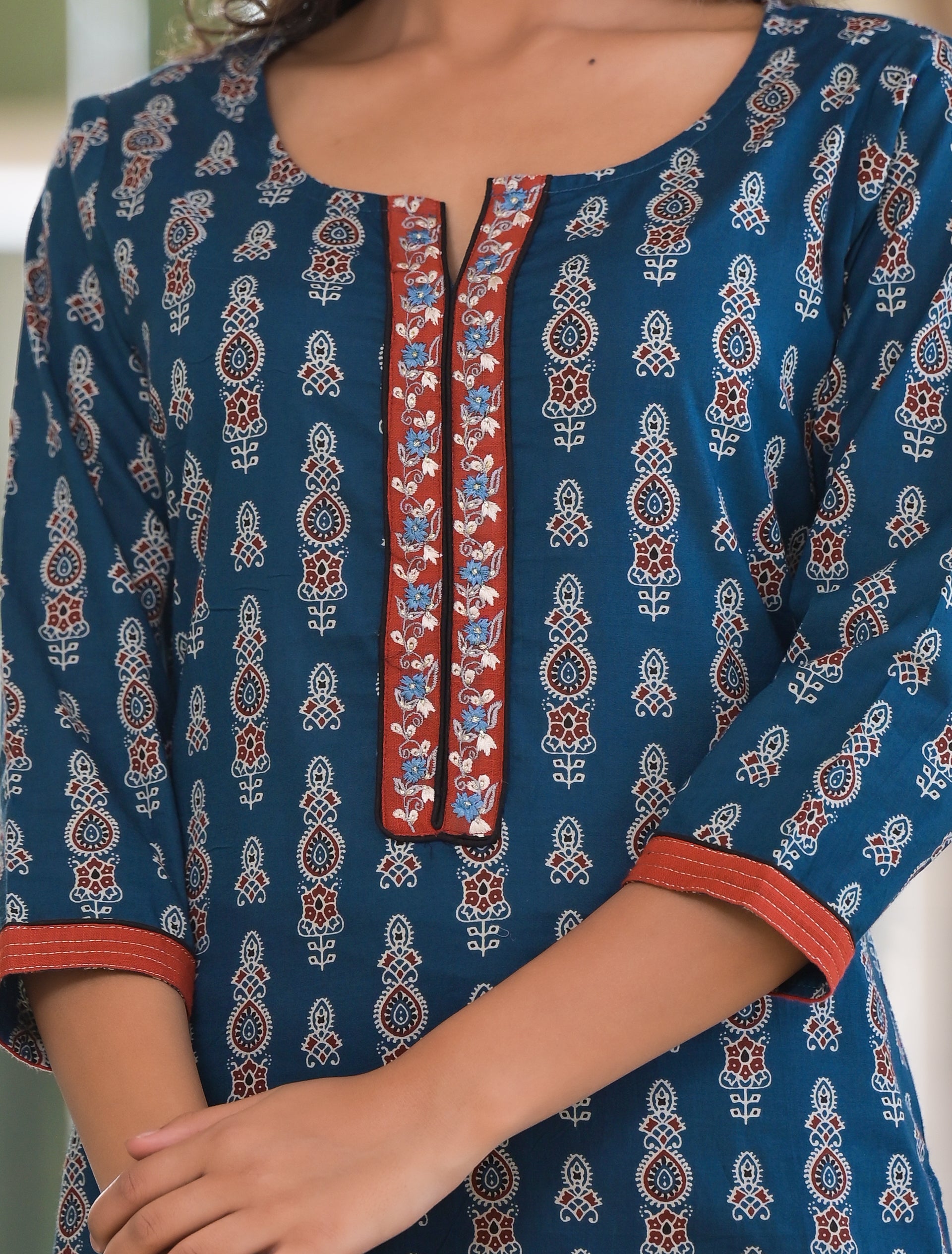 Women's Cobalt Blue Embroidery Detailed Kurta Set - Hatheli