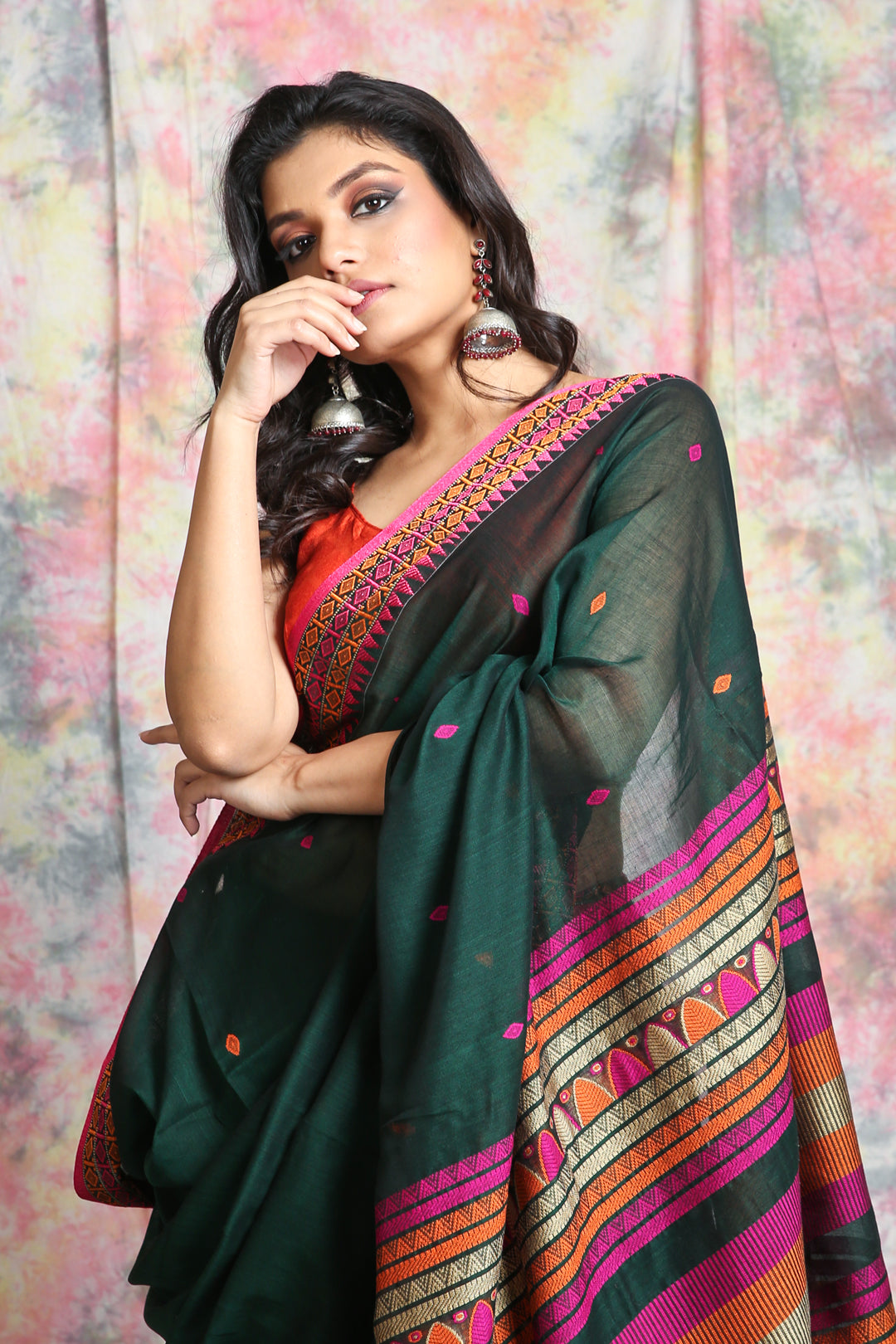 Women's Deep Green  Pure Cotton Handloom With Thread  Worked Border And Pallu - In Weave Sarees