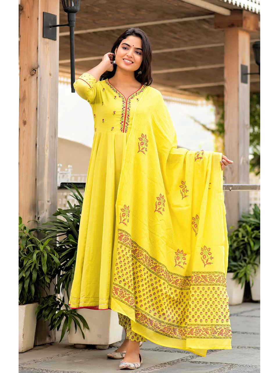 Women's Aesthetic Yellow Embroidery Kurta Suit Set - Hatheli