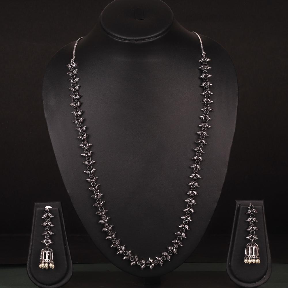 Women's Black Studded Neckpiece Set In German Silver - InWeave