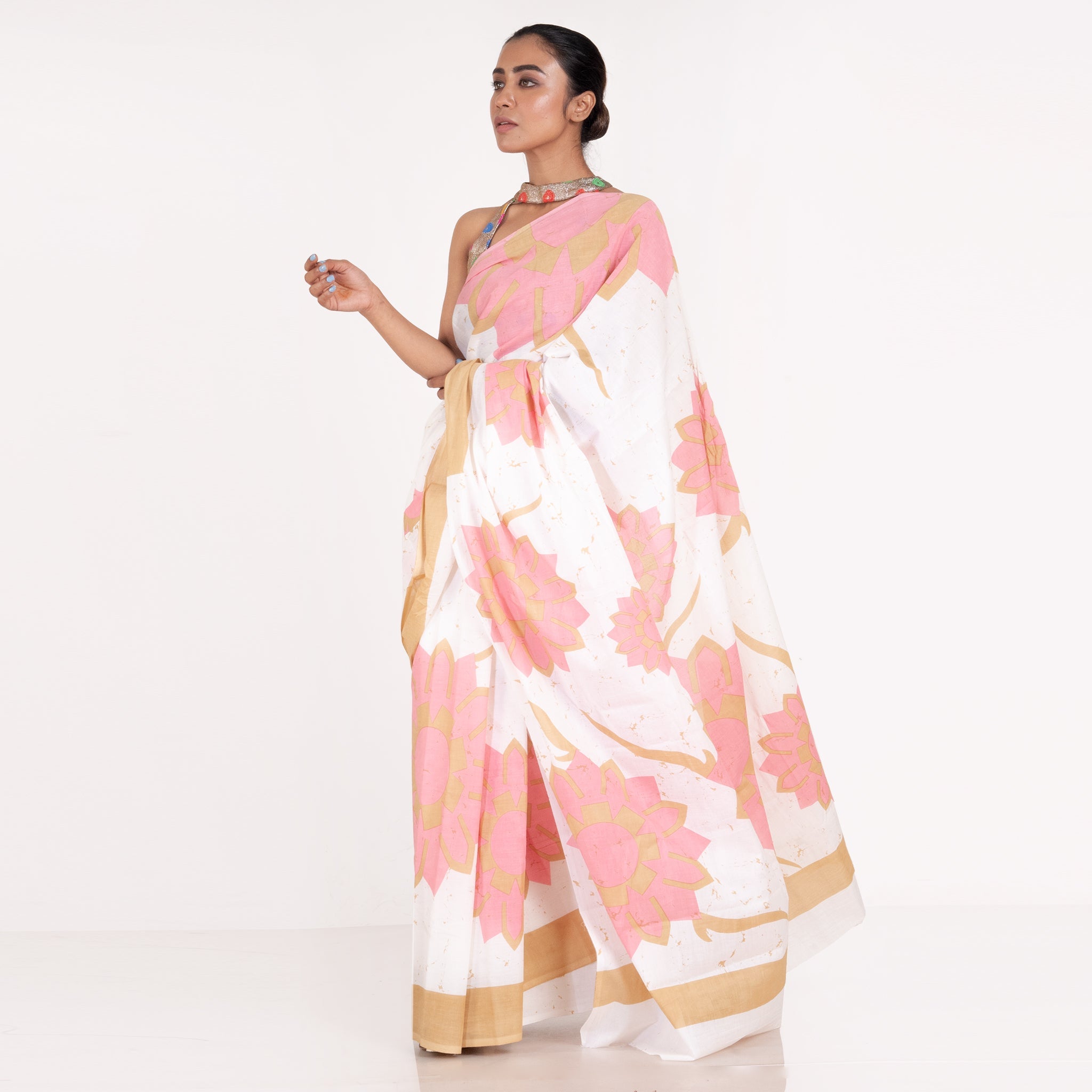 Women's Ivory Handloom Bagru Malmal Saree With Pink Mandala Prints - Boveee