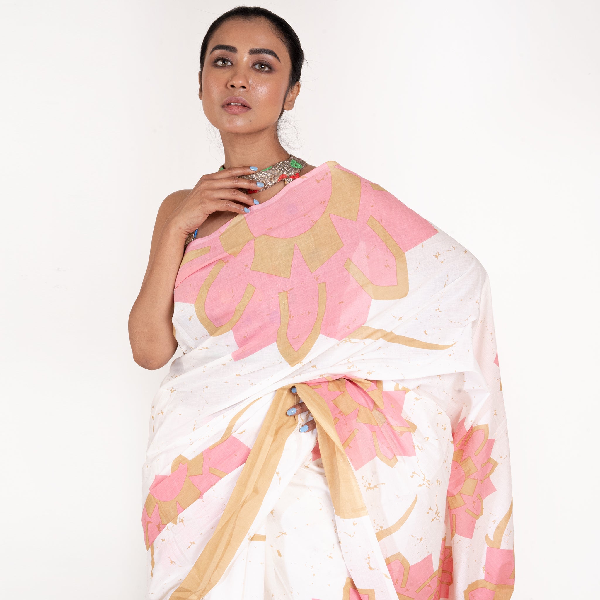 Women's Ivory Handloom Bagru Malmal Saree With Pink Mandala Prints - Boveee