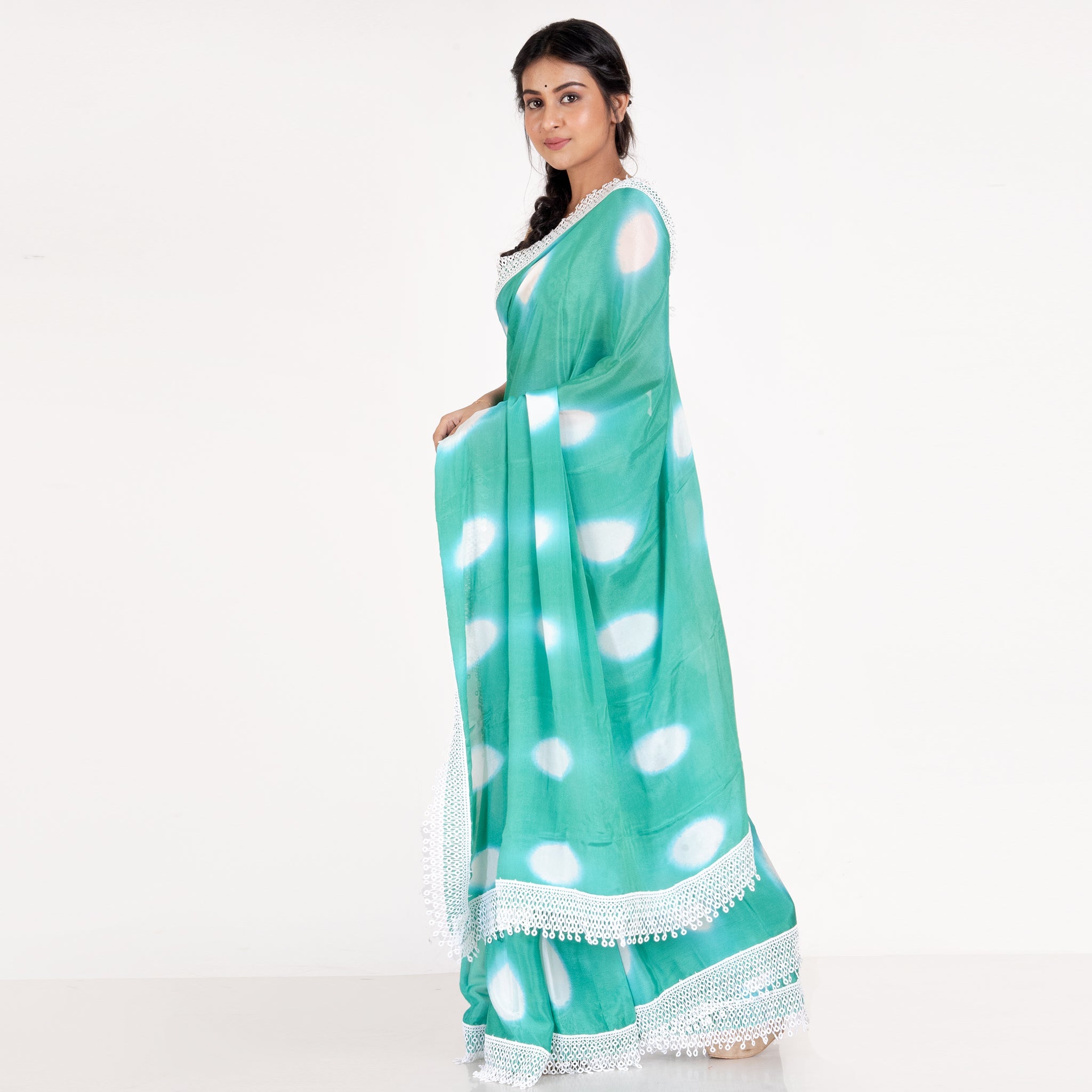 Women's Green Chiffon Tie And Dye Saree With Crochet Lace - Boveee