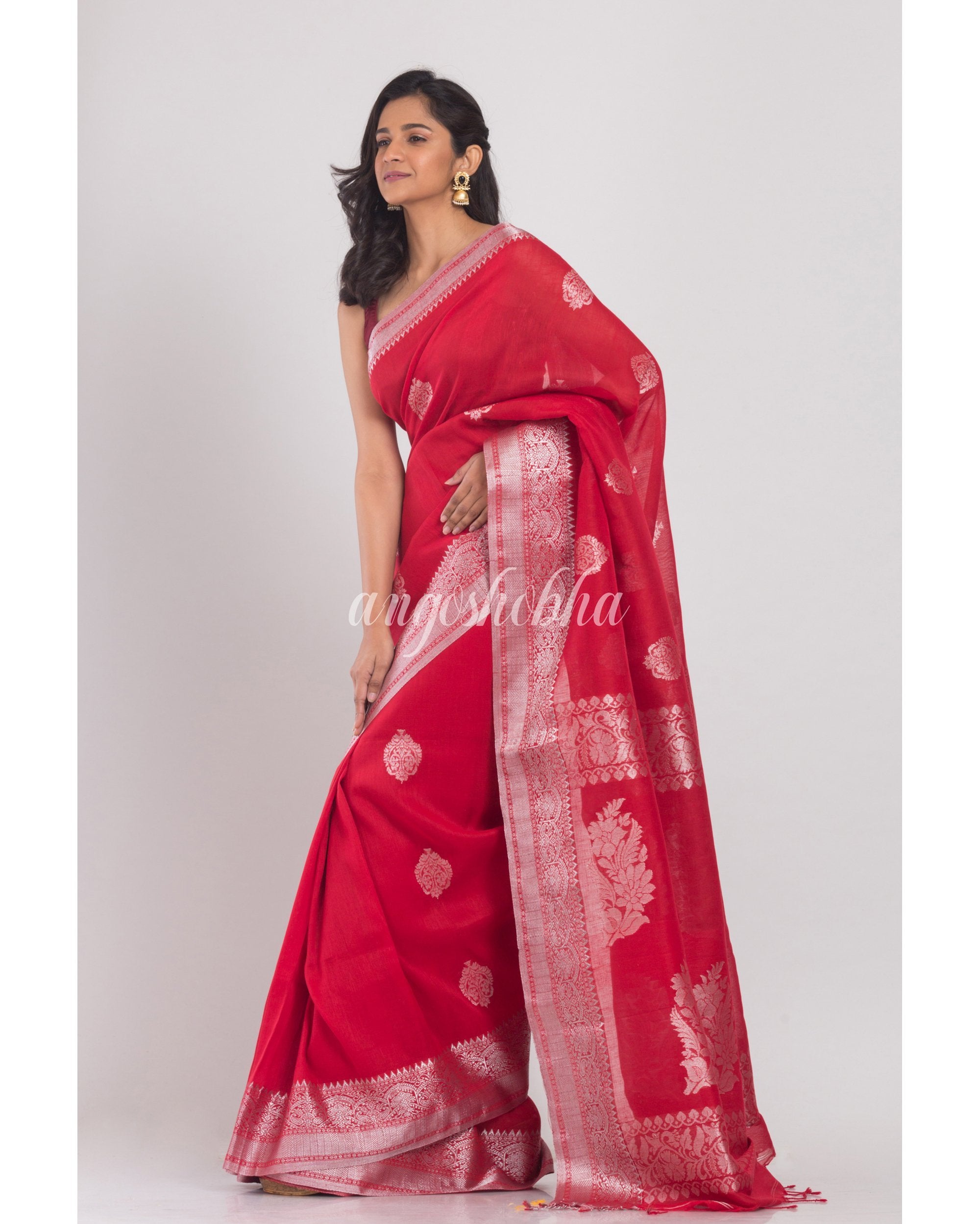 Women's Red Cotton Linen Jamdani Saree - Angoshobha