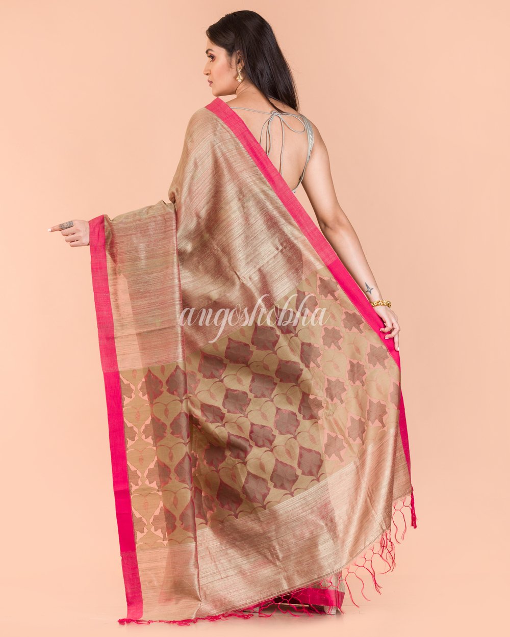 Women's Beige Matka silk Jamdani saree - Angoshobha