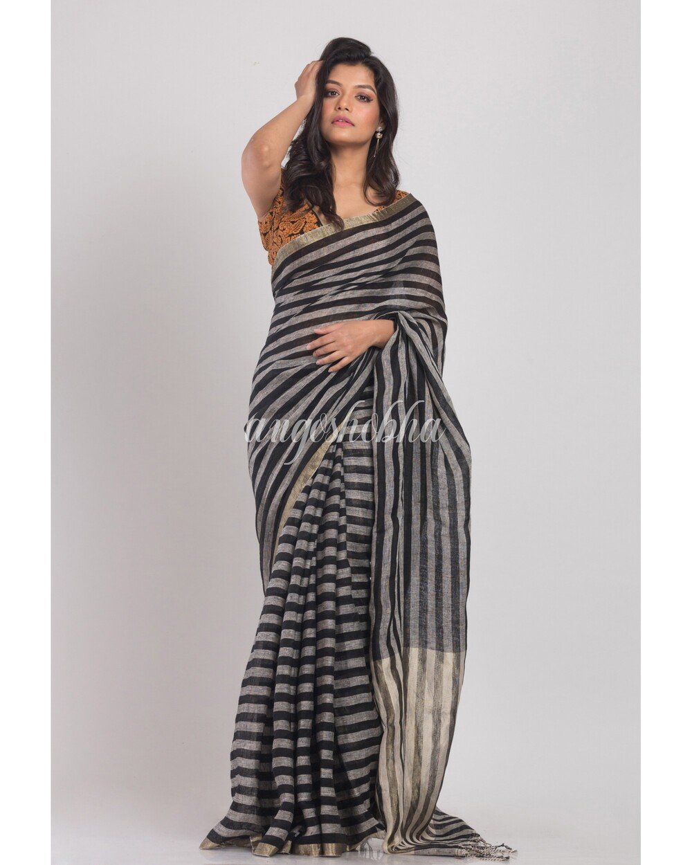 Women's Grey Handwoven Linen Saree - Angoshobha