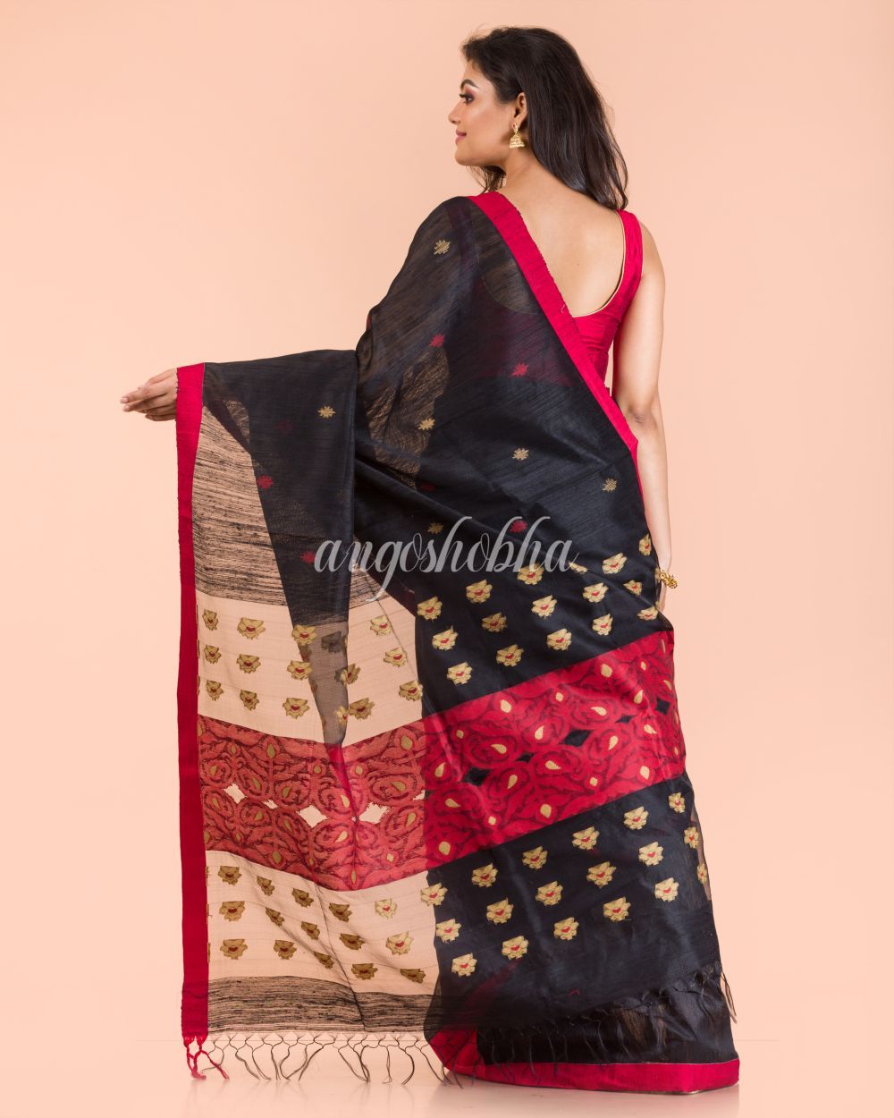 Women's Black Handwoven Matka Silk Saree - Angoshobha