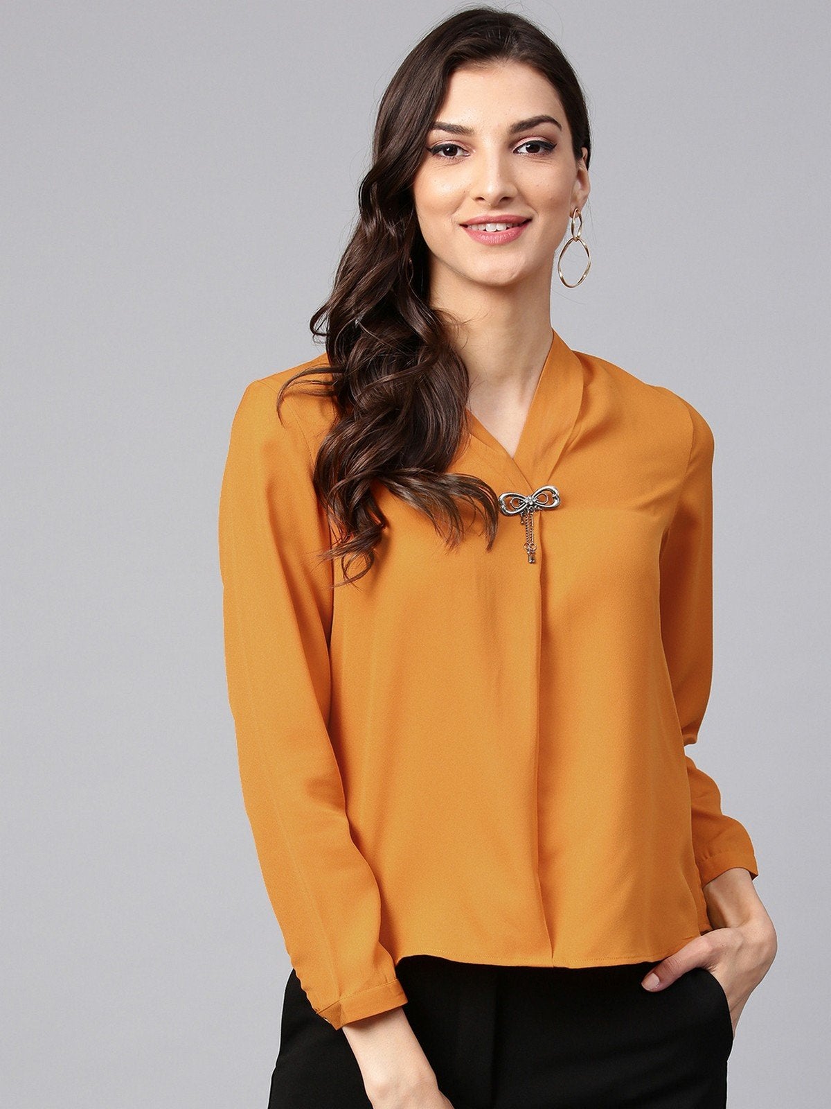 Women's Solid Top With Front Brotch - Pannkh