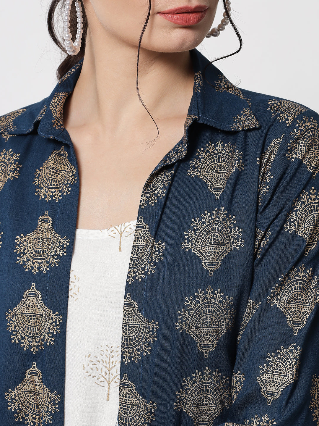 Women's White Foil Printed Kurta With Palazzos & Navy Blue Ethnic Jacket - Meeranshi